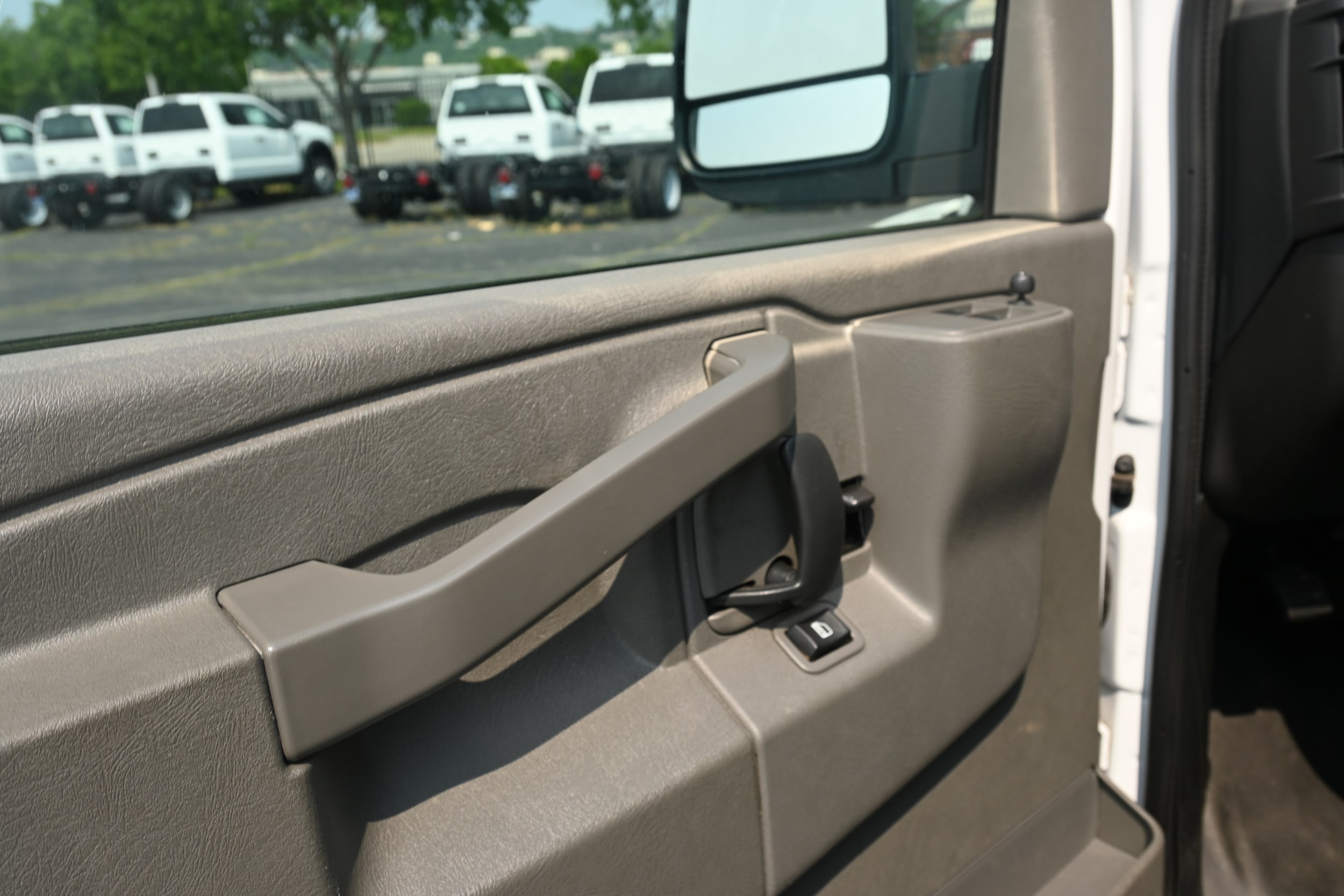 2023 Chevrolet Express Cargo Work Van - Photo 7
