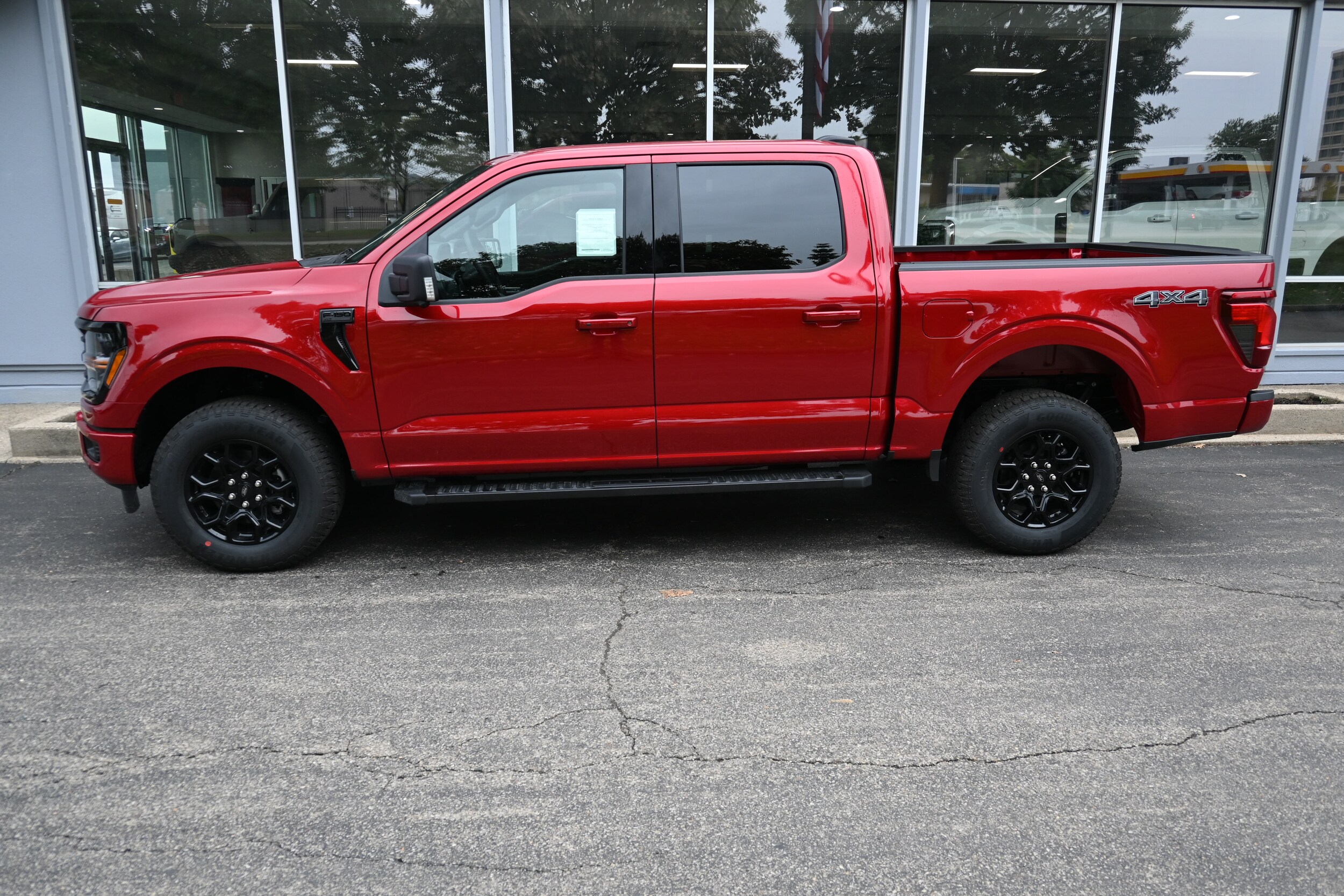 2025 Ford F-150 XLT photo 2