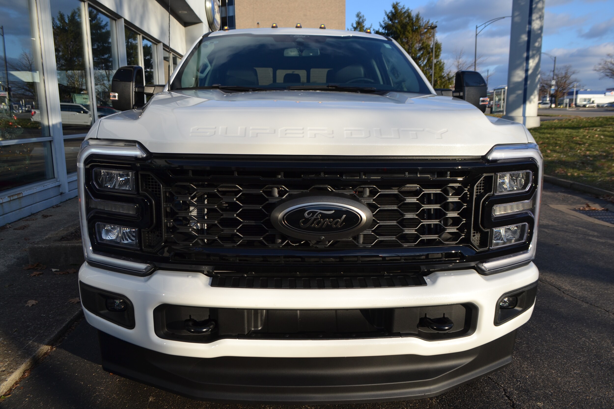 2025 Ford F-350 Lariat photo 2