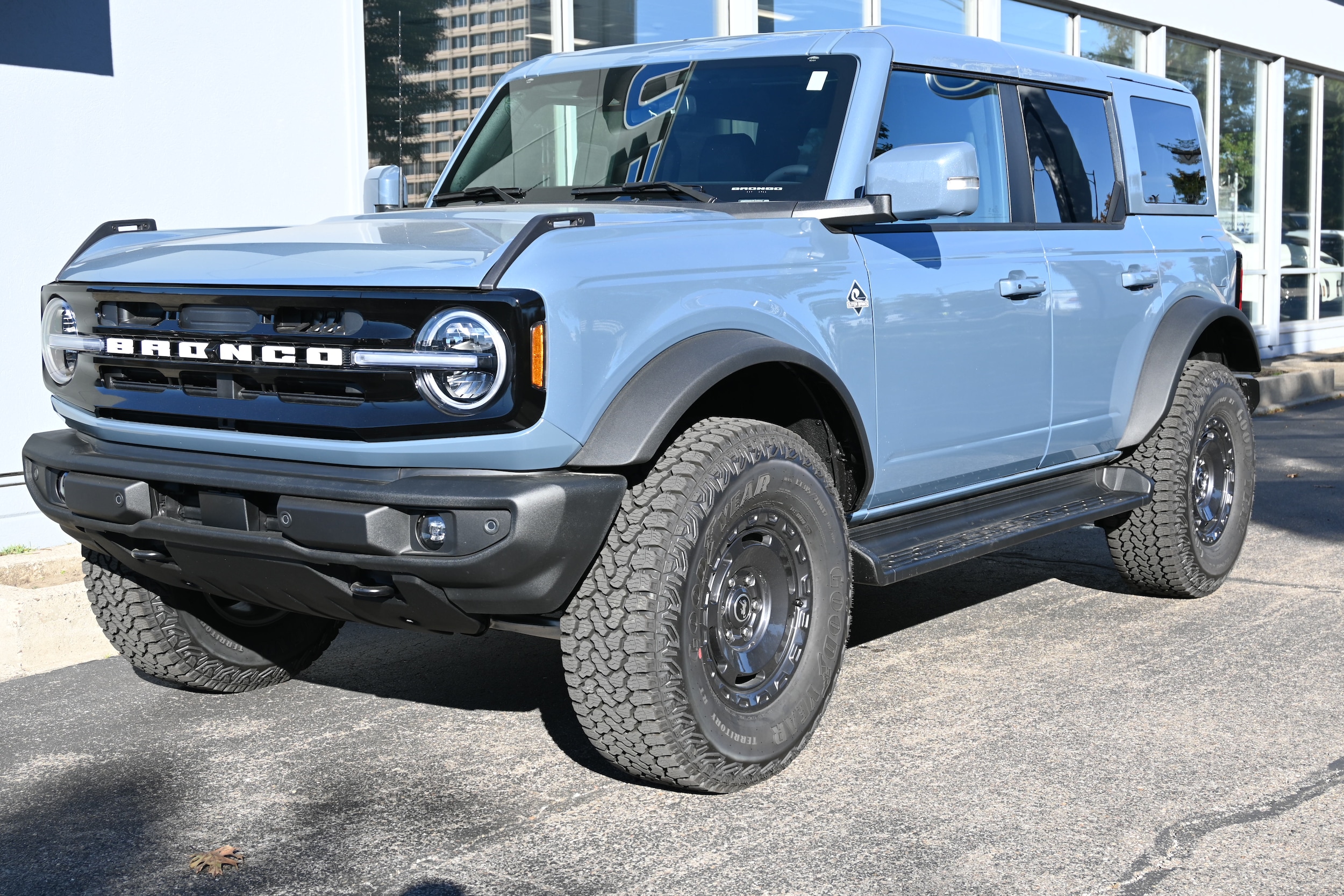 2025 Ford Bronco 4-Door Outer Banks's photo