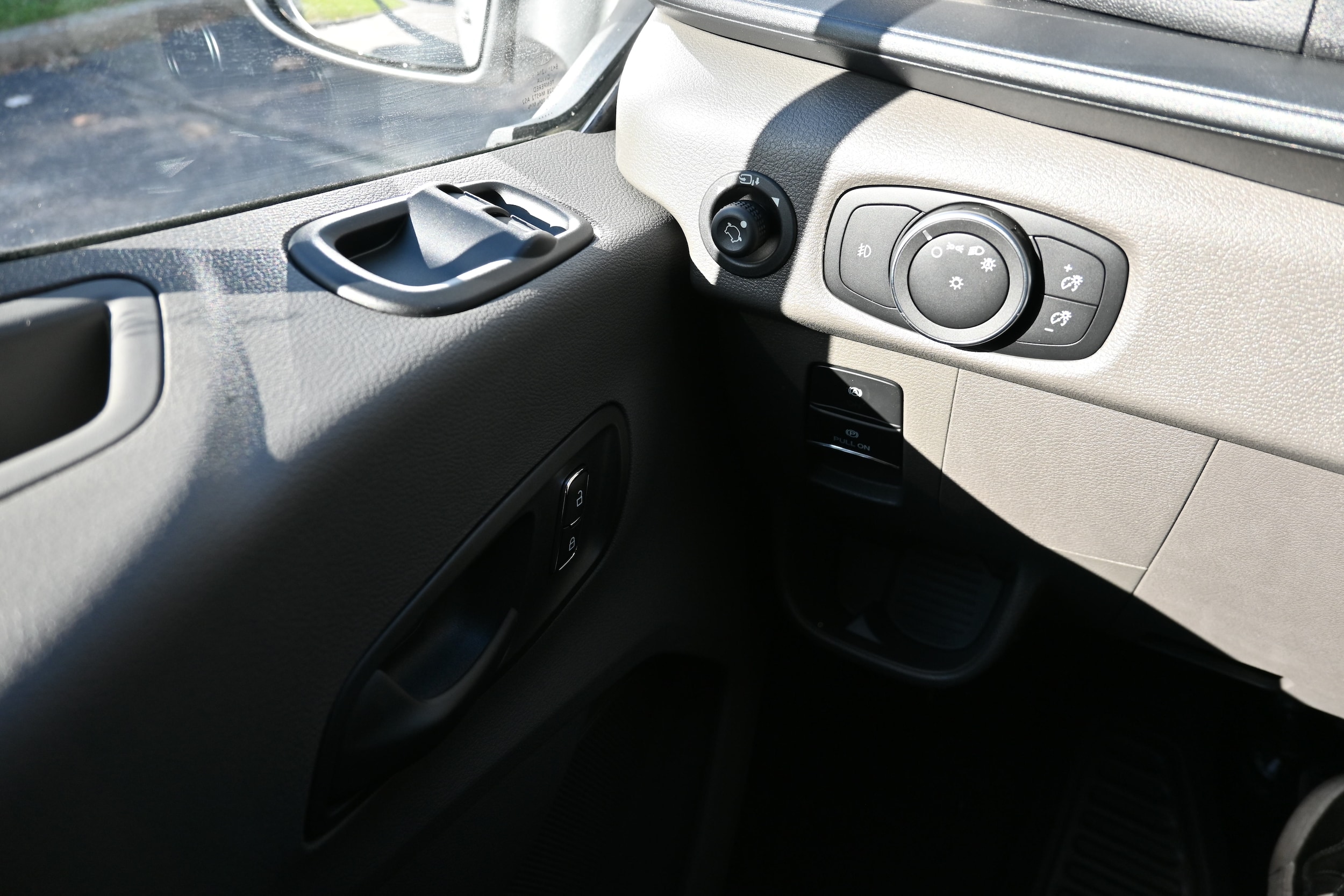 2025 Ford Transit Passenger Van XLT - Photo 28