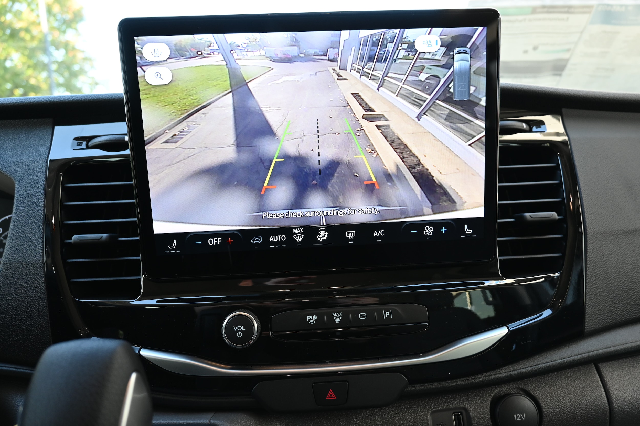 2025 Ford Transit Passenger Van XLT - Photo 23