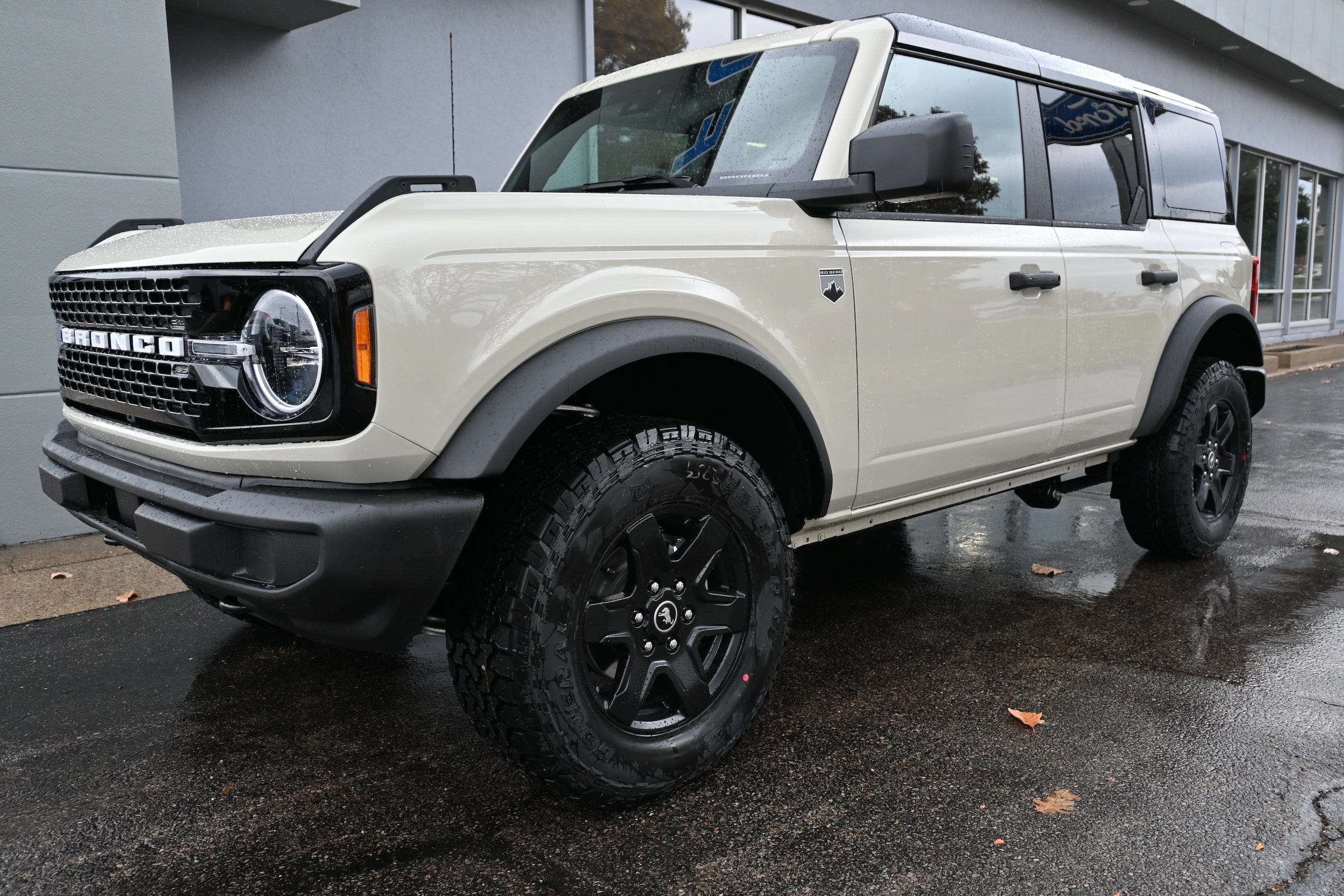 2025 Ford Bronco 4-Door Big Bend's photo