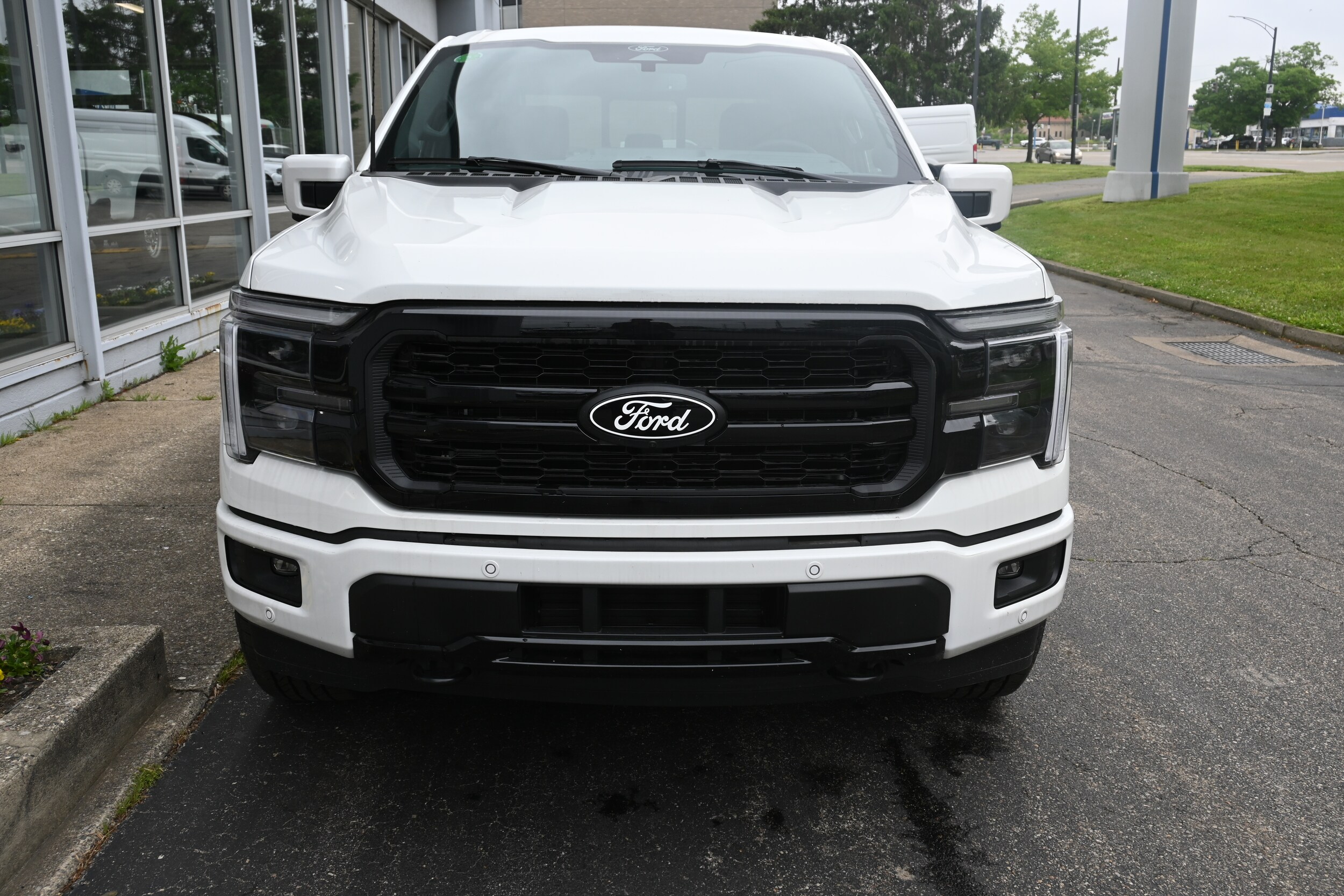 2025 Ford F-150 Lariat photo 2