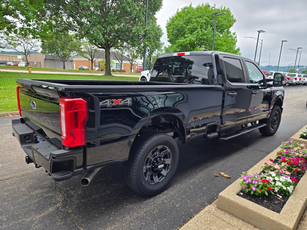 New 2026 Ford F-350 XLT Truck Crew Cab
