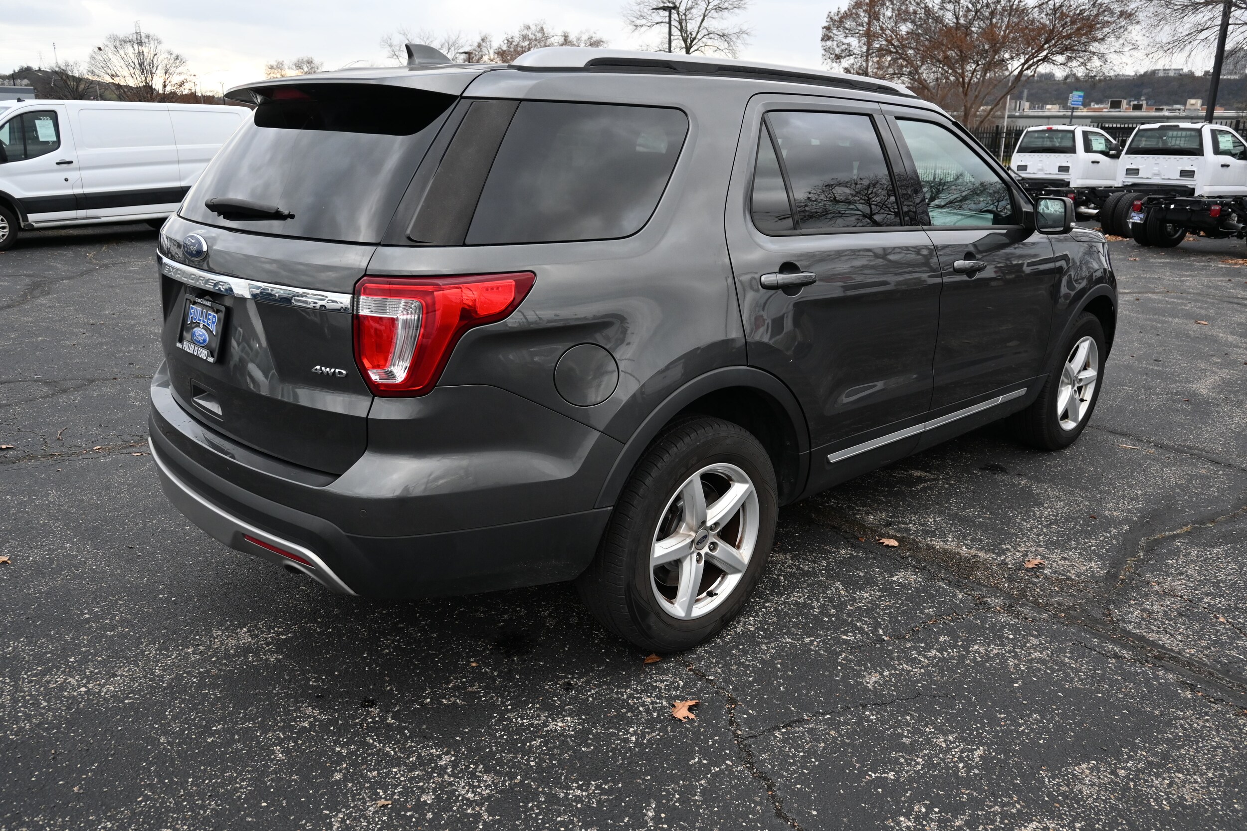 2017 Ford Explorer XLT photo 3