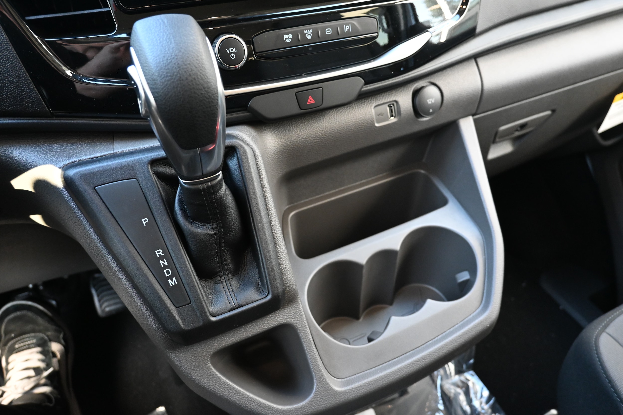 2025 Ford Transit Passenger Van XLT - Photo 25