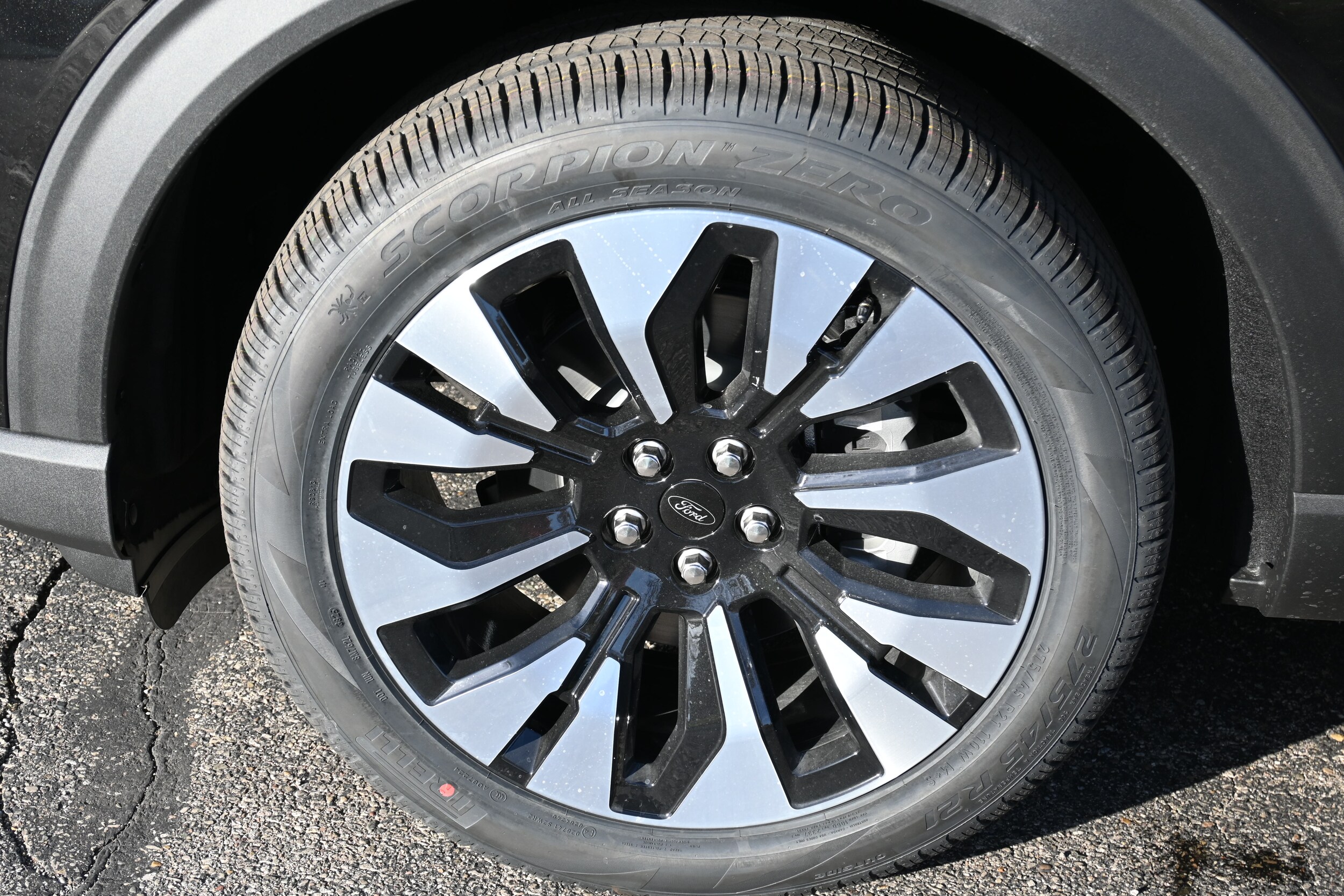 2026 Ford Explorer Platinum photo 2