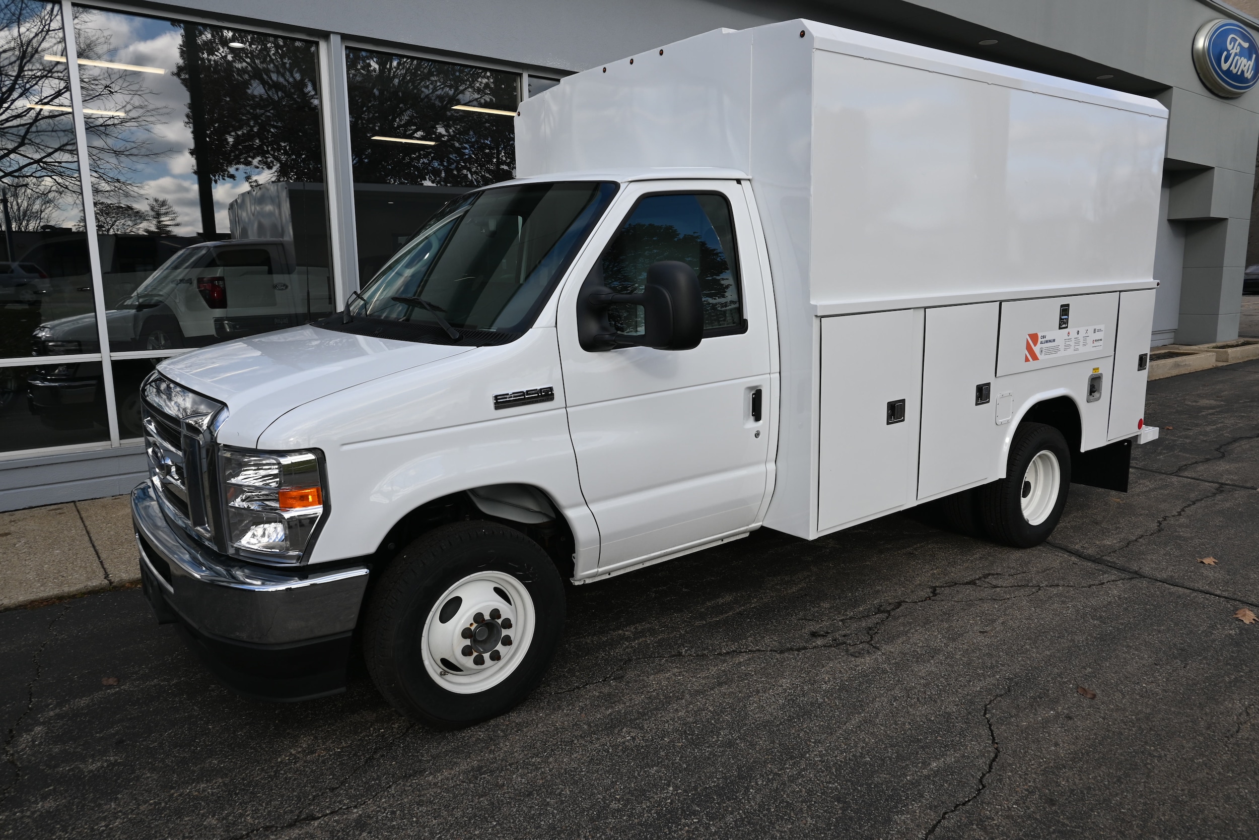 2025 Ford E-Series Base's photo