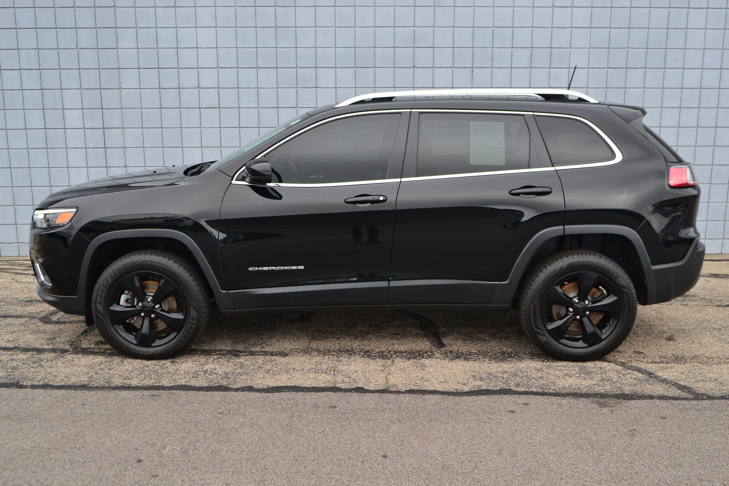 2019 Jeep Cherokee Limited photo 2