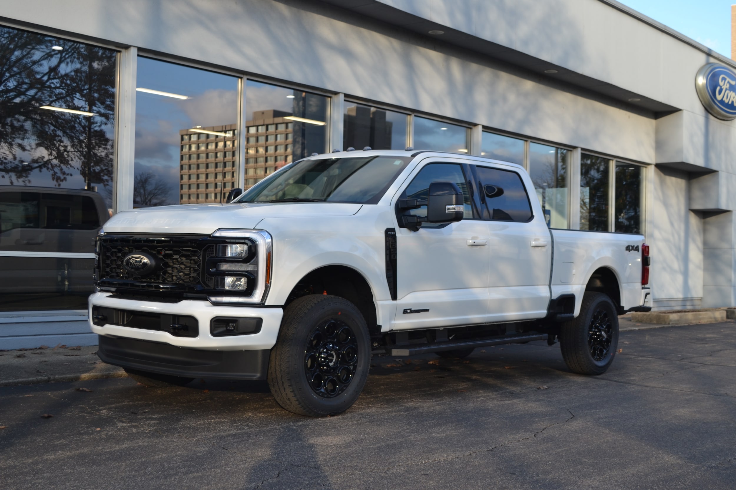 2025 Ford F-350 Super Duty Lariat's photo
