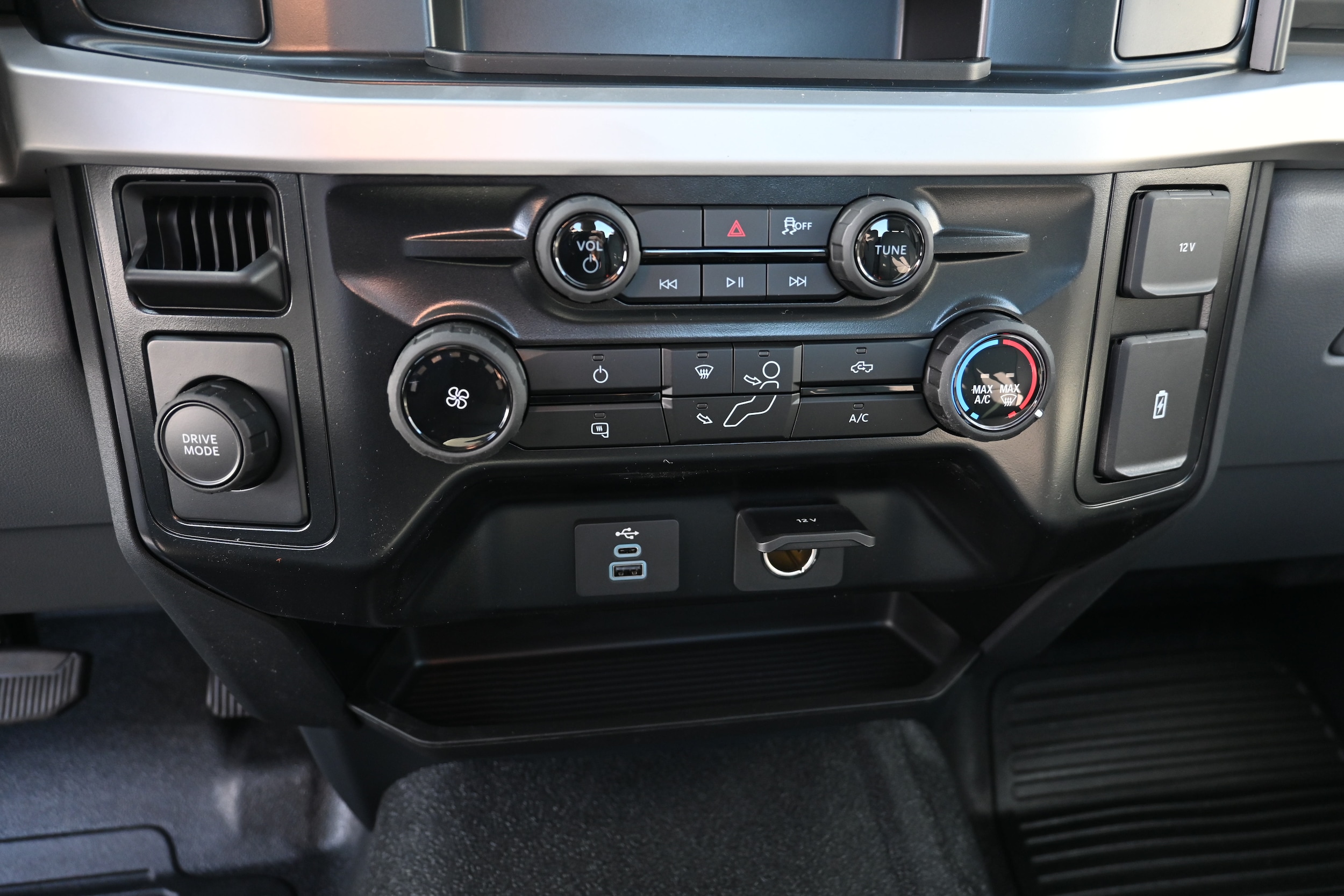 2025 Ford F-350 Super Duty Chassis Cab XL - Photo 6