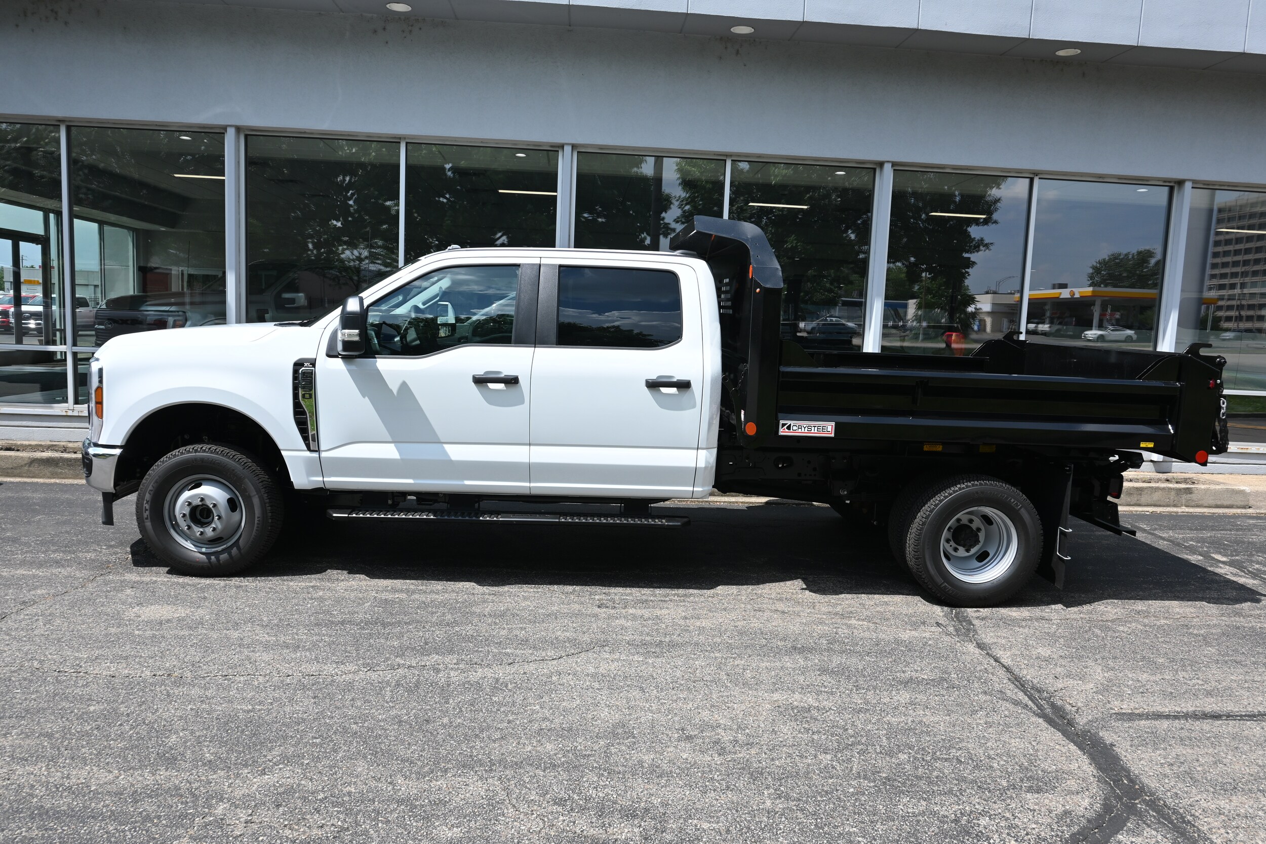 2025 Ford F-350 XL photo 2