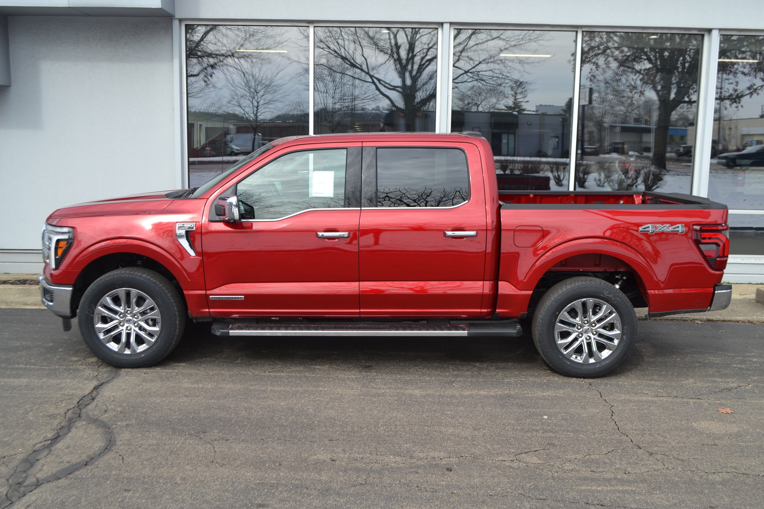 2025 Ford F-150 Lariat photo 2