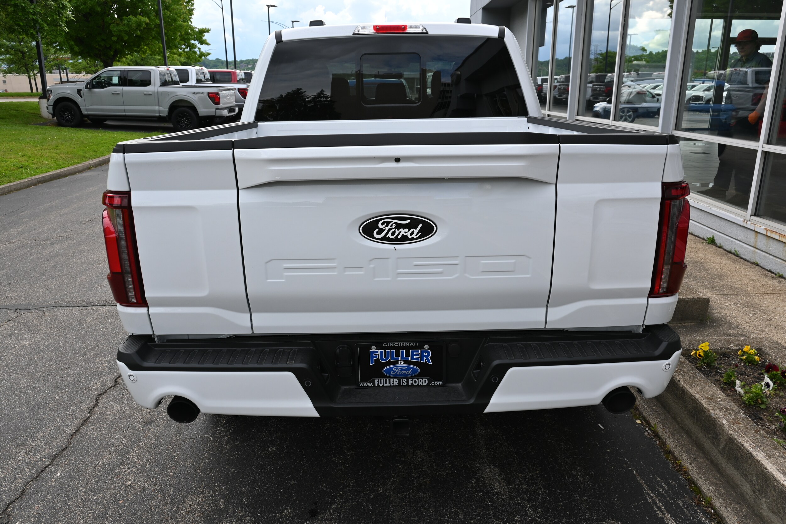 2025 Ford F-150 Lariat photo 2