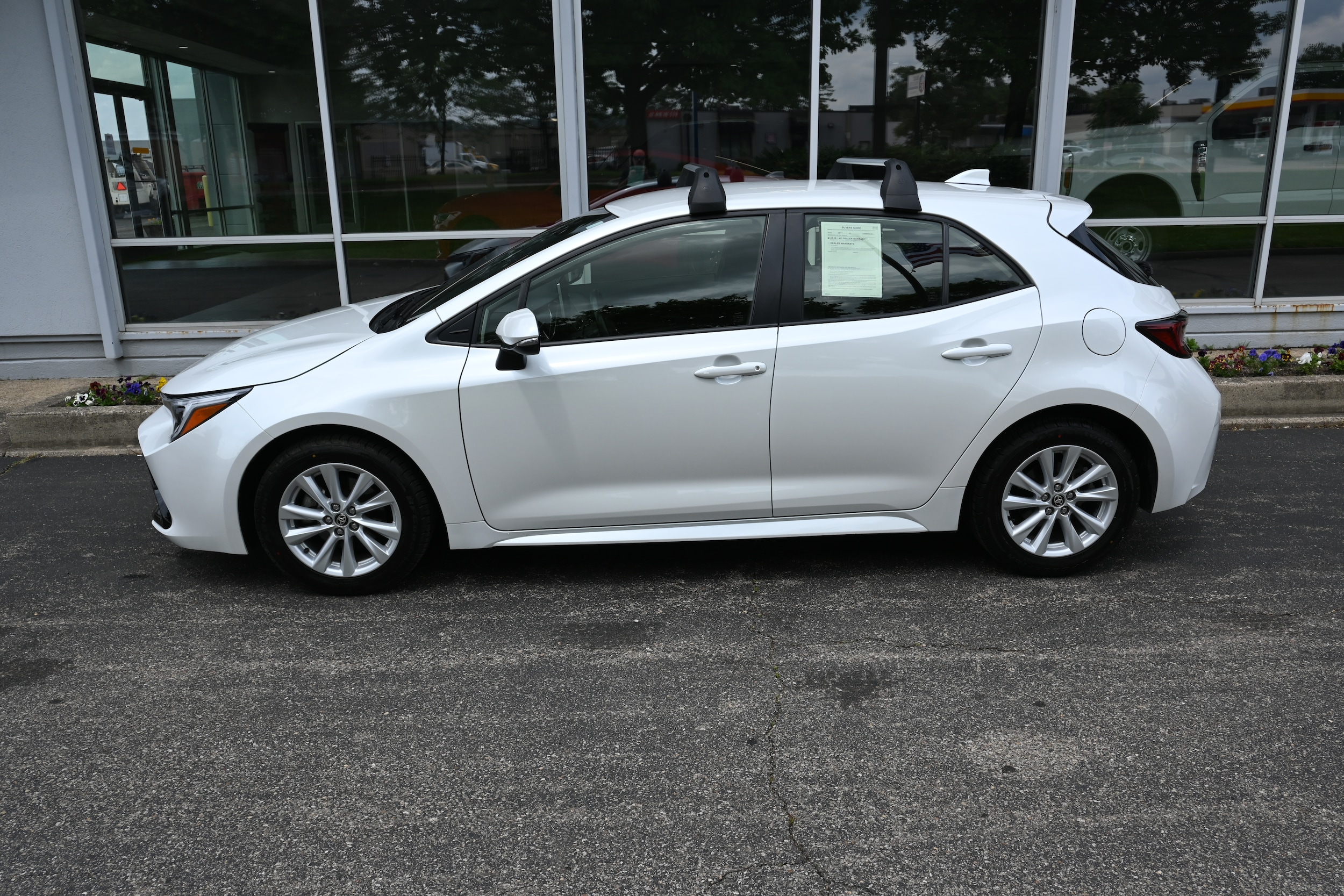 Used 2024 Toyota Corolla Hatchback SE with VIN JTND4MBE5R3221705 for sale in Cincinnati, OH