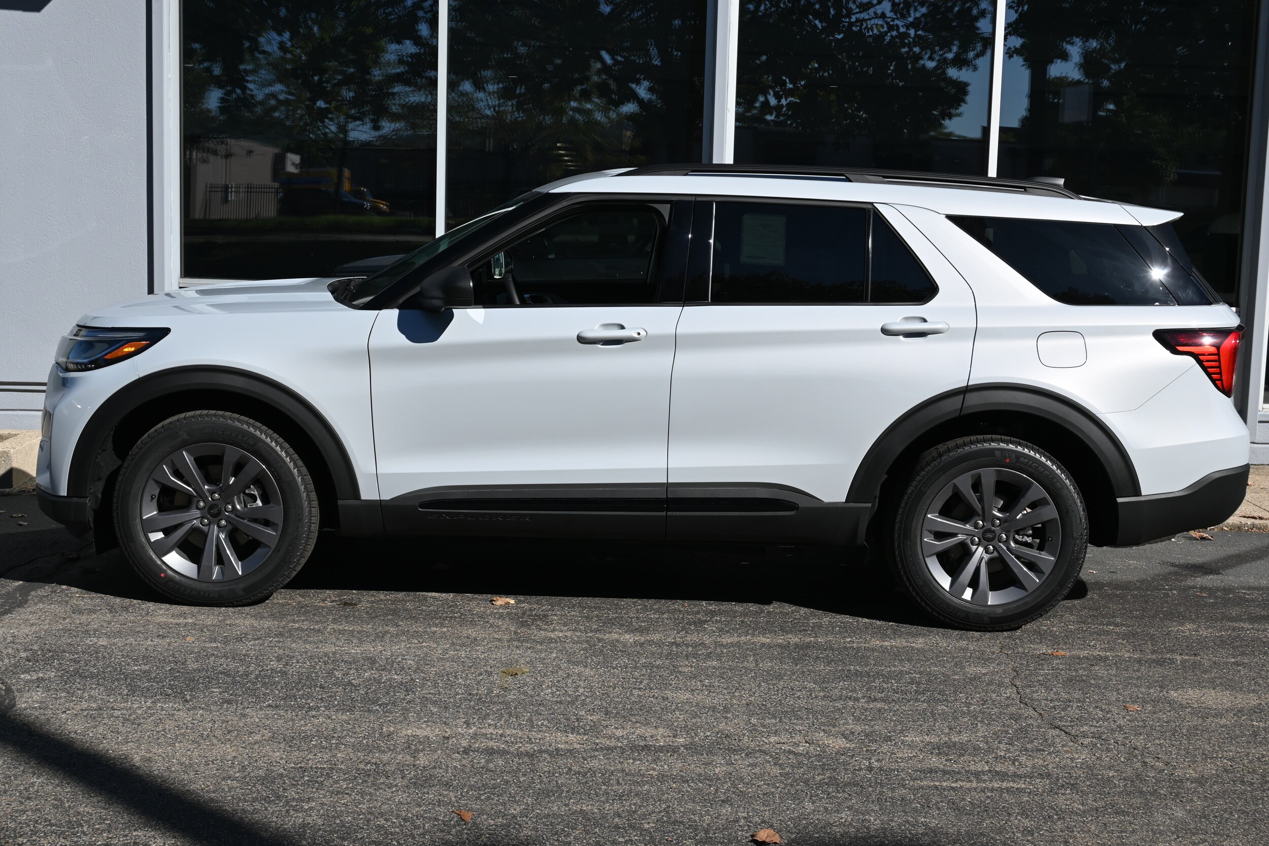 2026 Ford Explorer photo 2