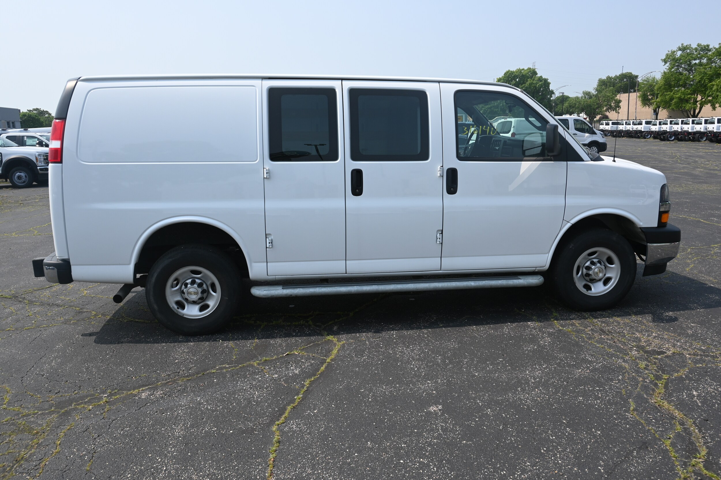 2023 Chevrolet Express 2500 Work Cargo Van photo 4