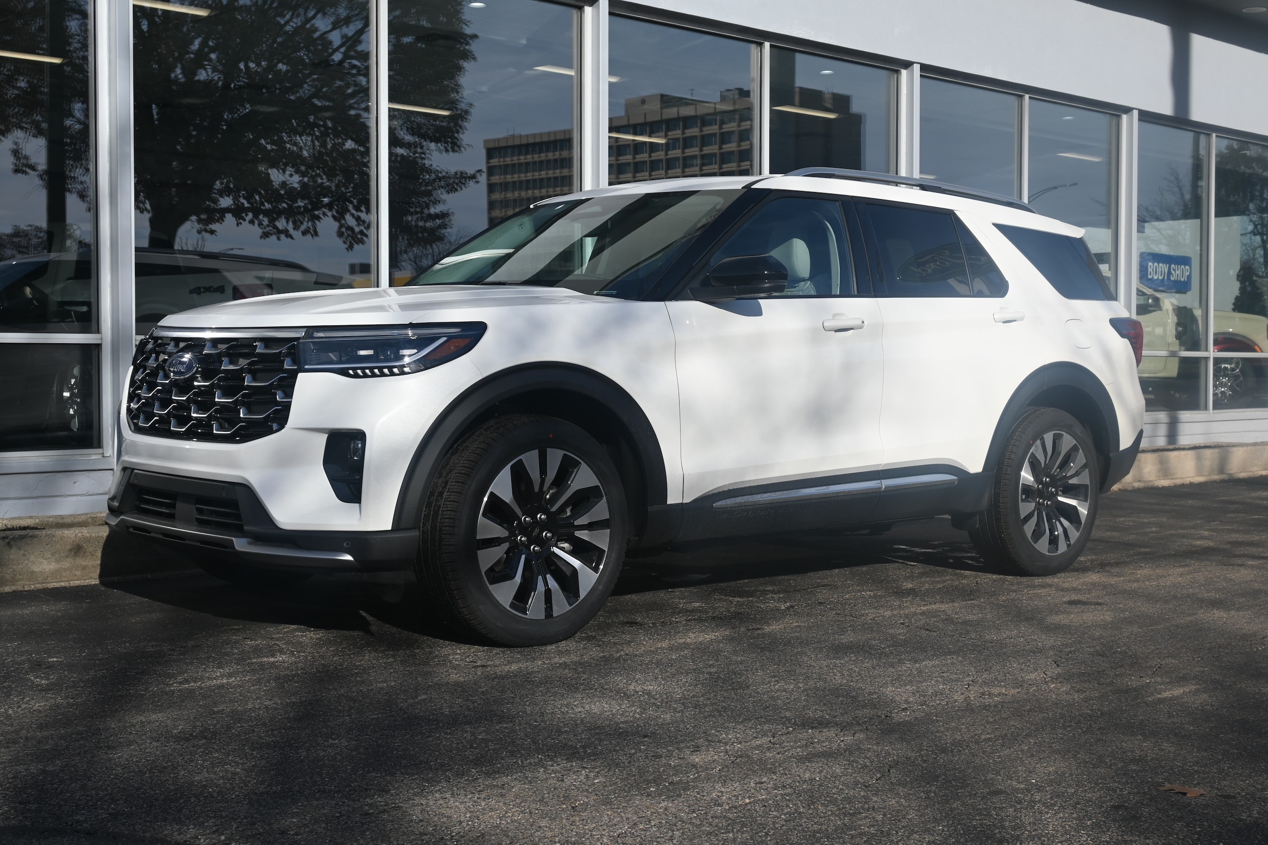 2026 Ford Explorer Platinum's photo