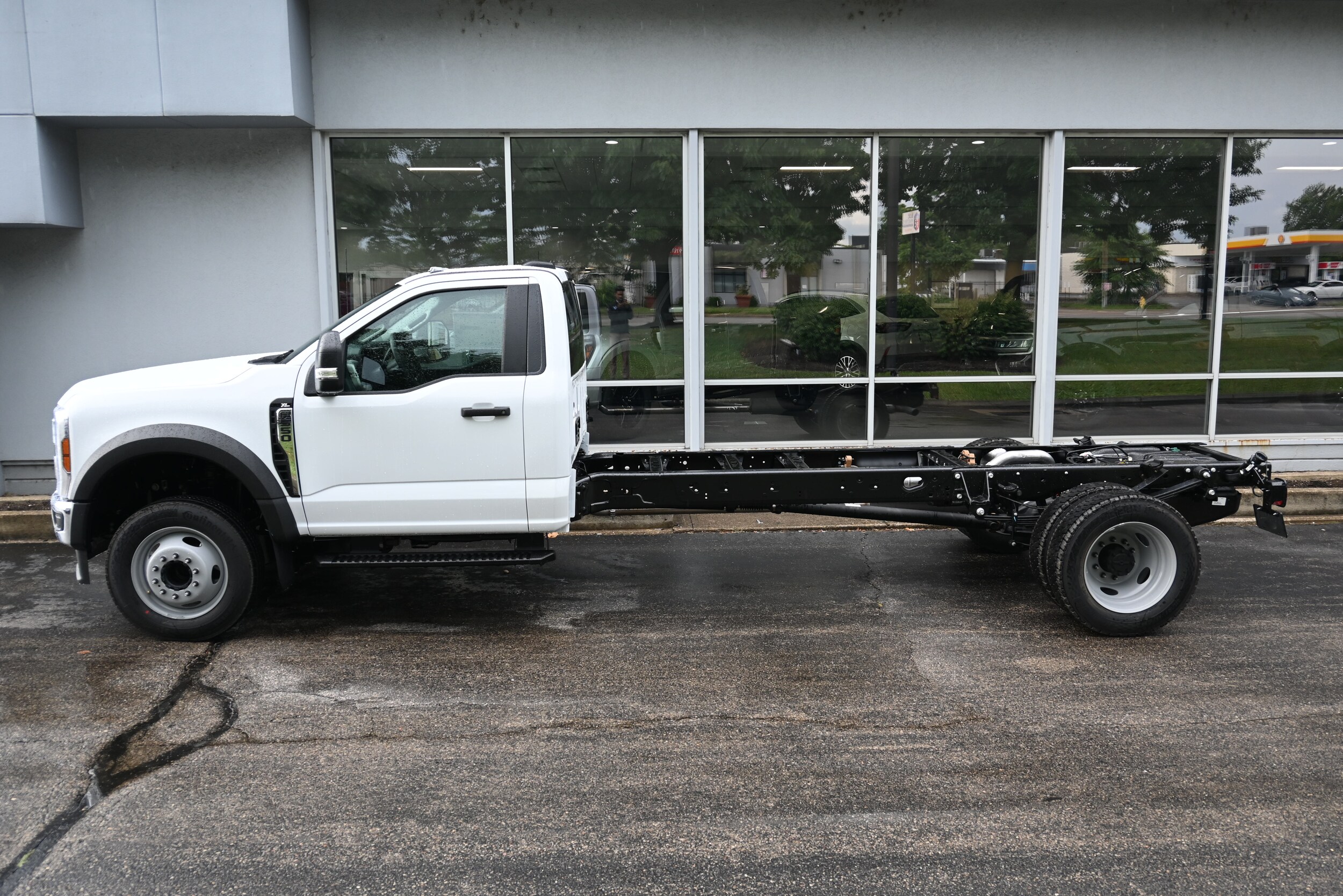 2025 Ford F-550 XL photo 2