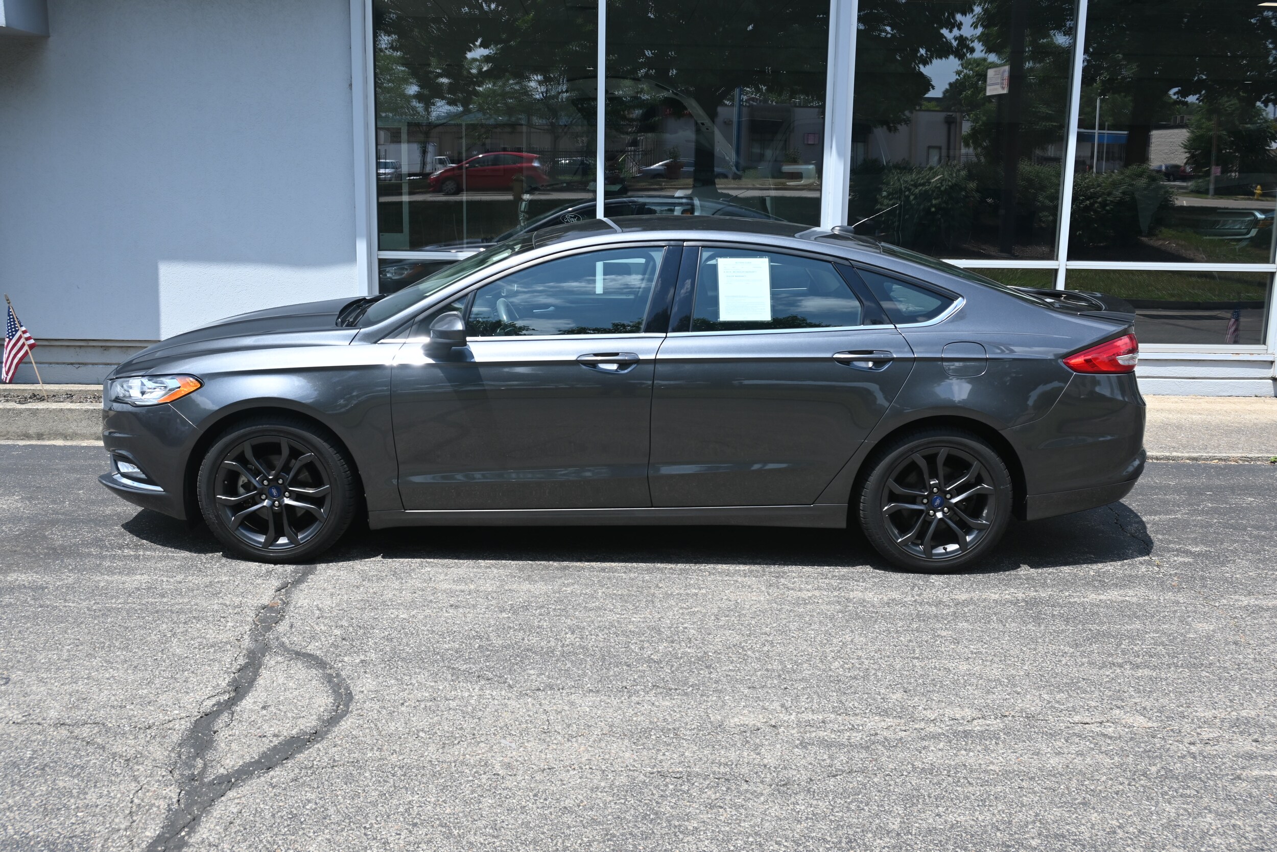 2018 Ford Fusion S photo 2