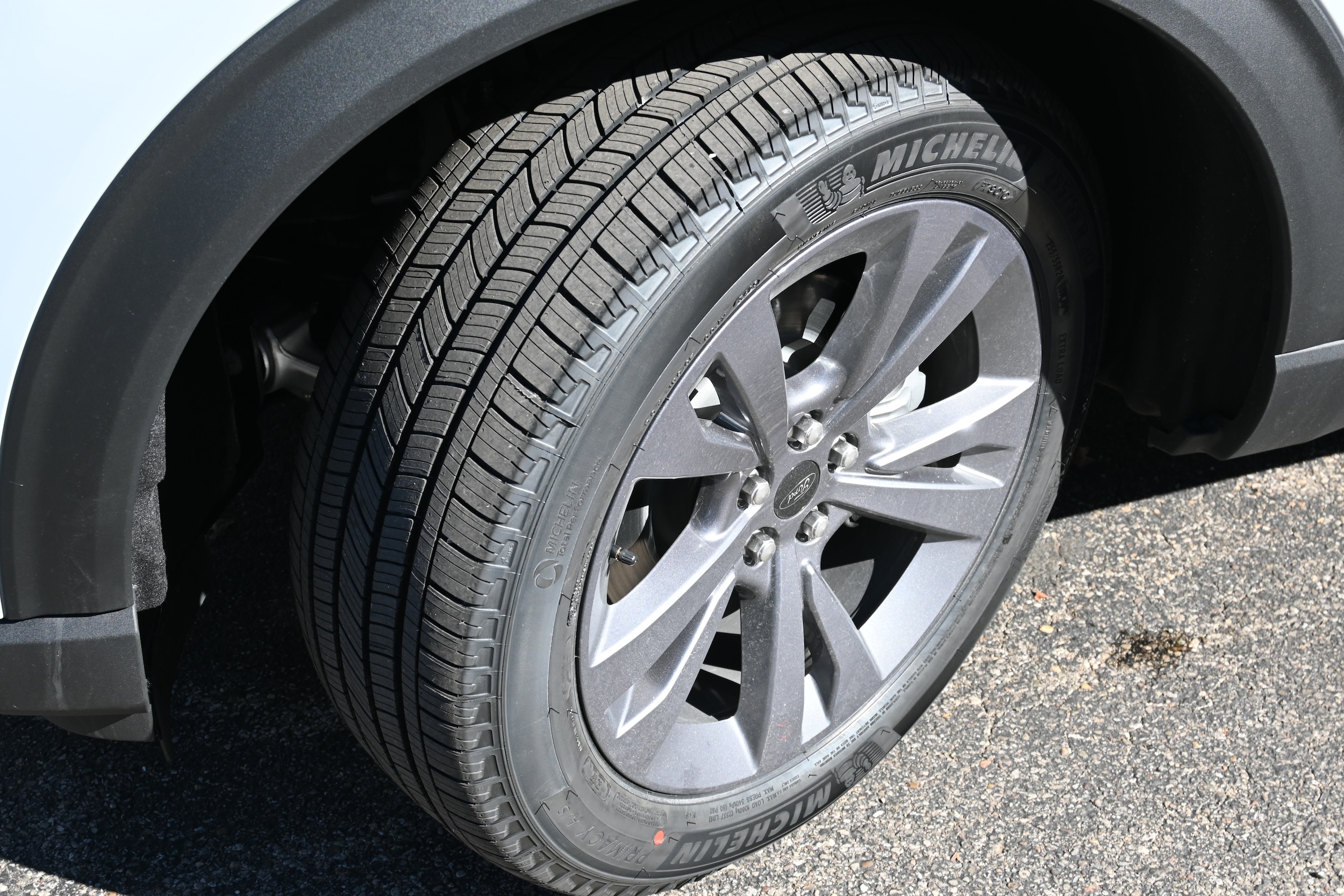 2026 Ford Explorer photo 3