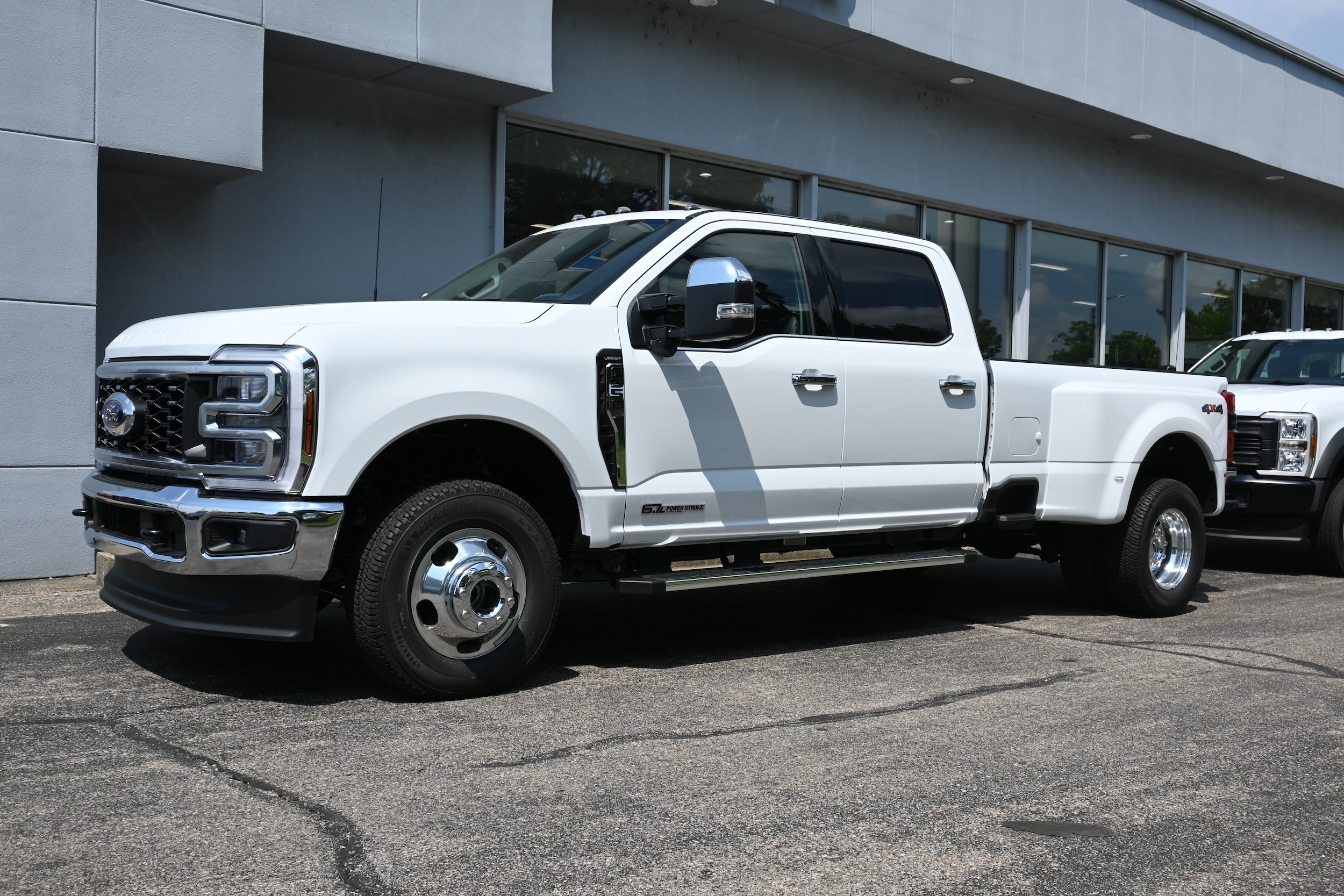 2025 Ford F-350 Super Duty Lariat's photo