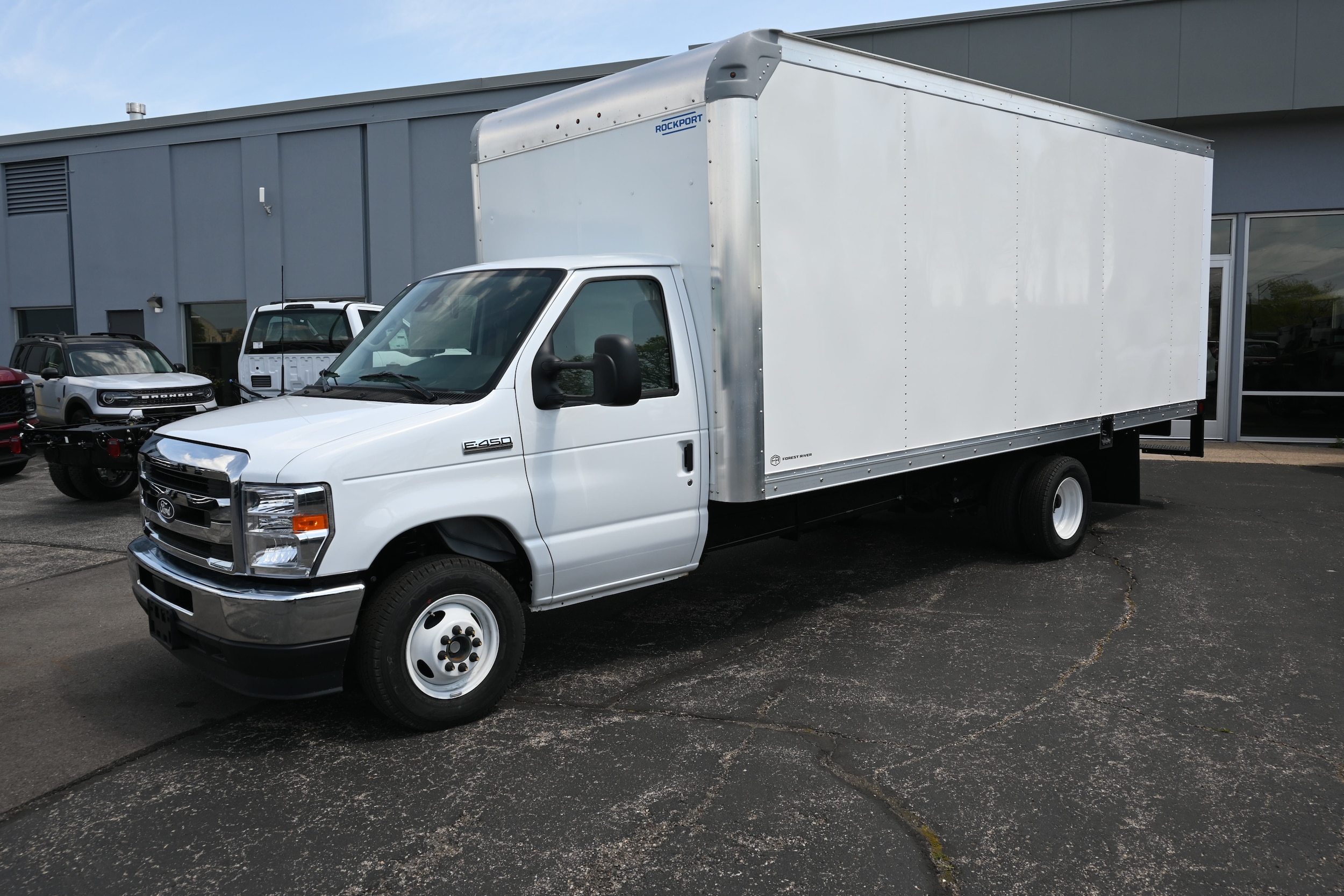 2026 Ford E-Series DRW E-450 Super Duty 158 in WB's photo