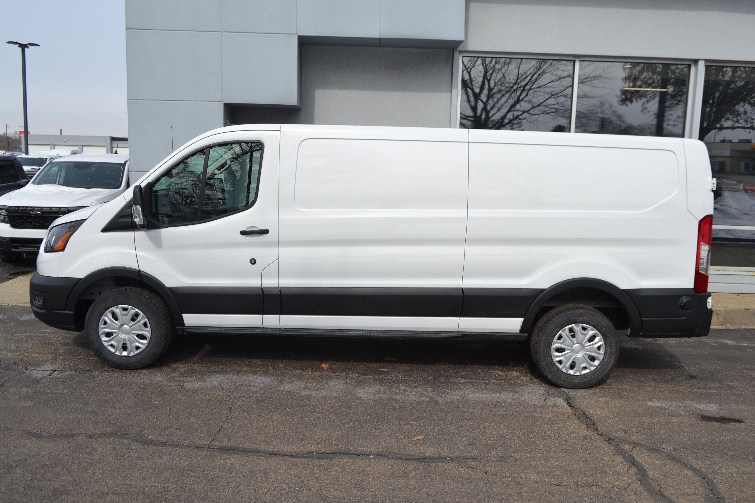 2025 Ford Transit photo 4