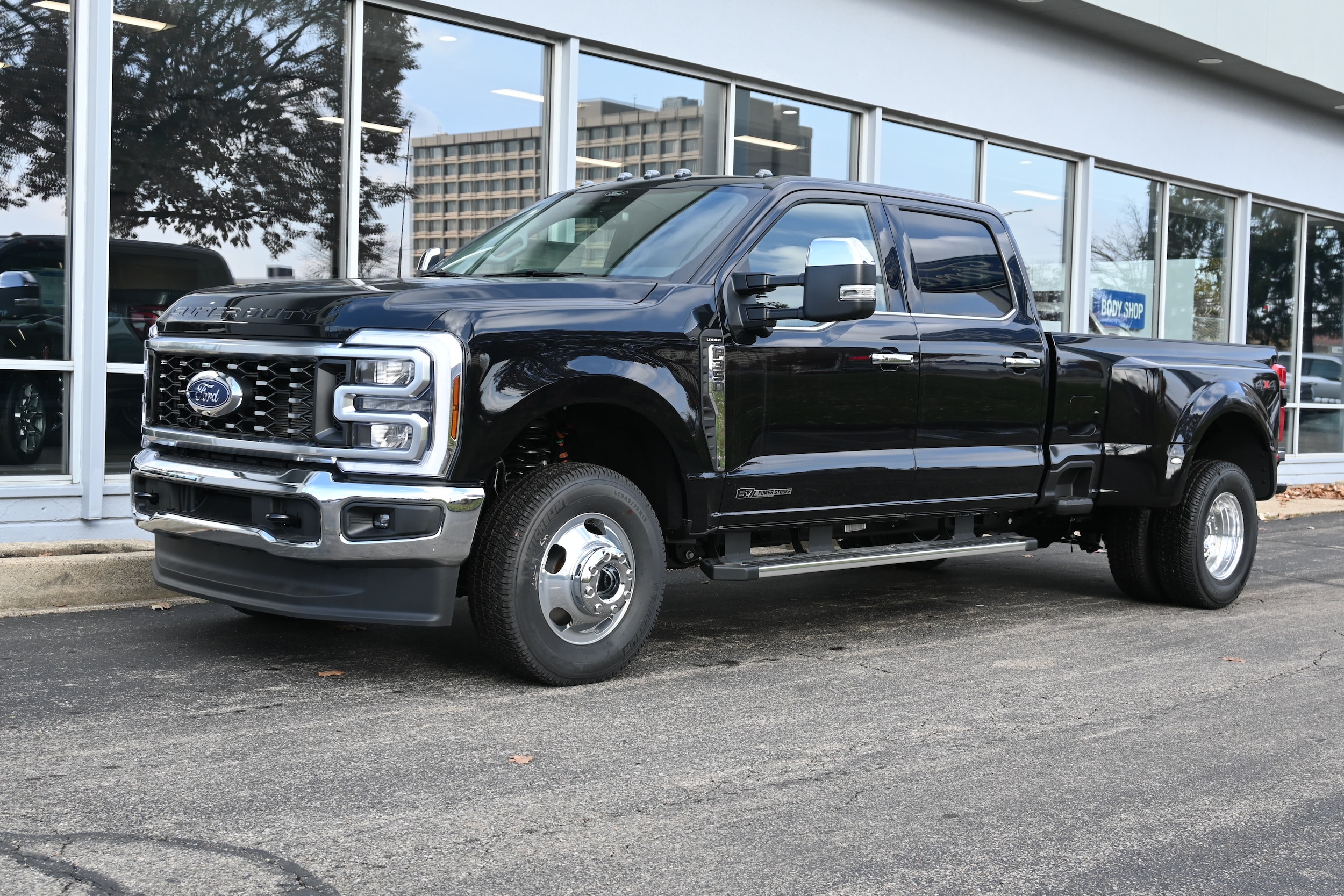 2025 Ford F-350 Super Duty Lariat's photo