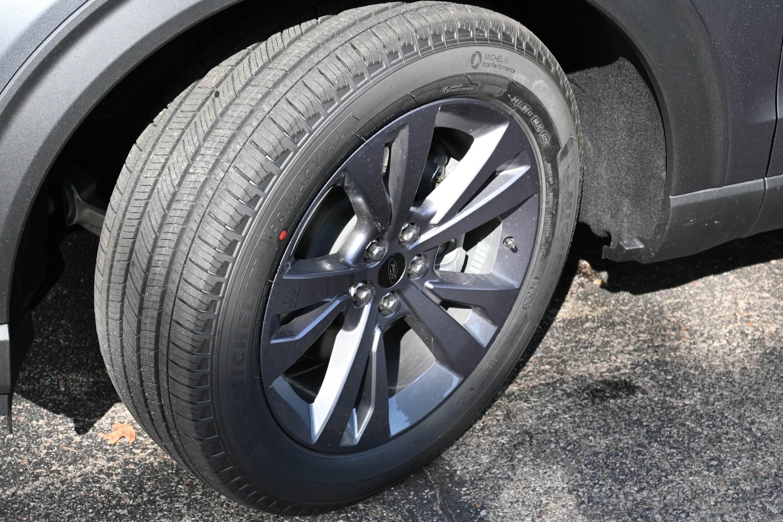 2026 Ford Explorer photo 2