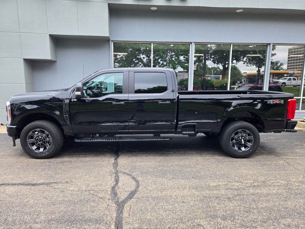 New 2026 Ford F-350 XLT Truck Crew Cab