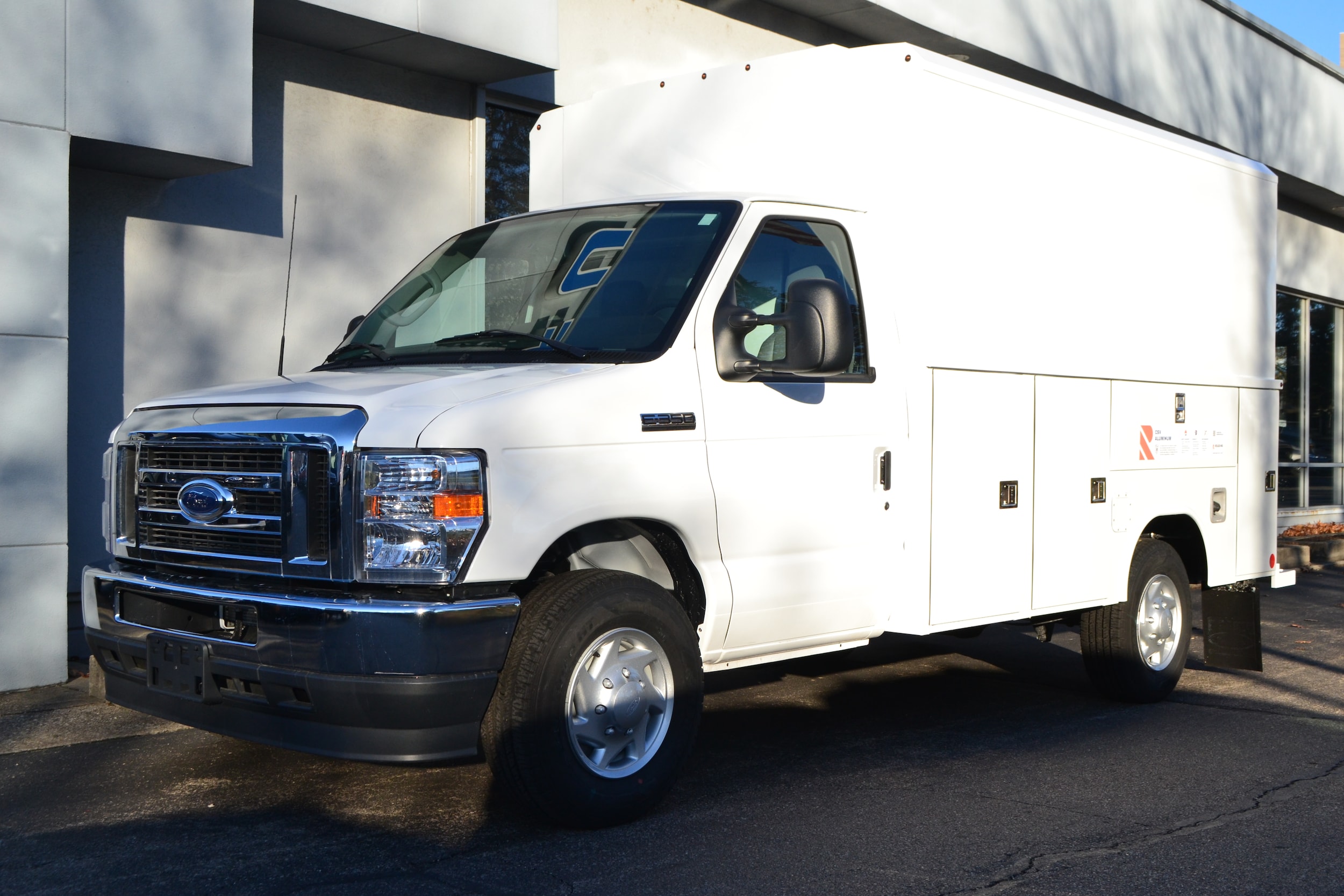 2025 Ford E-Series Cutaway Base's photo