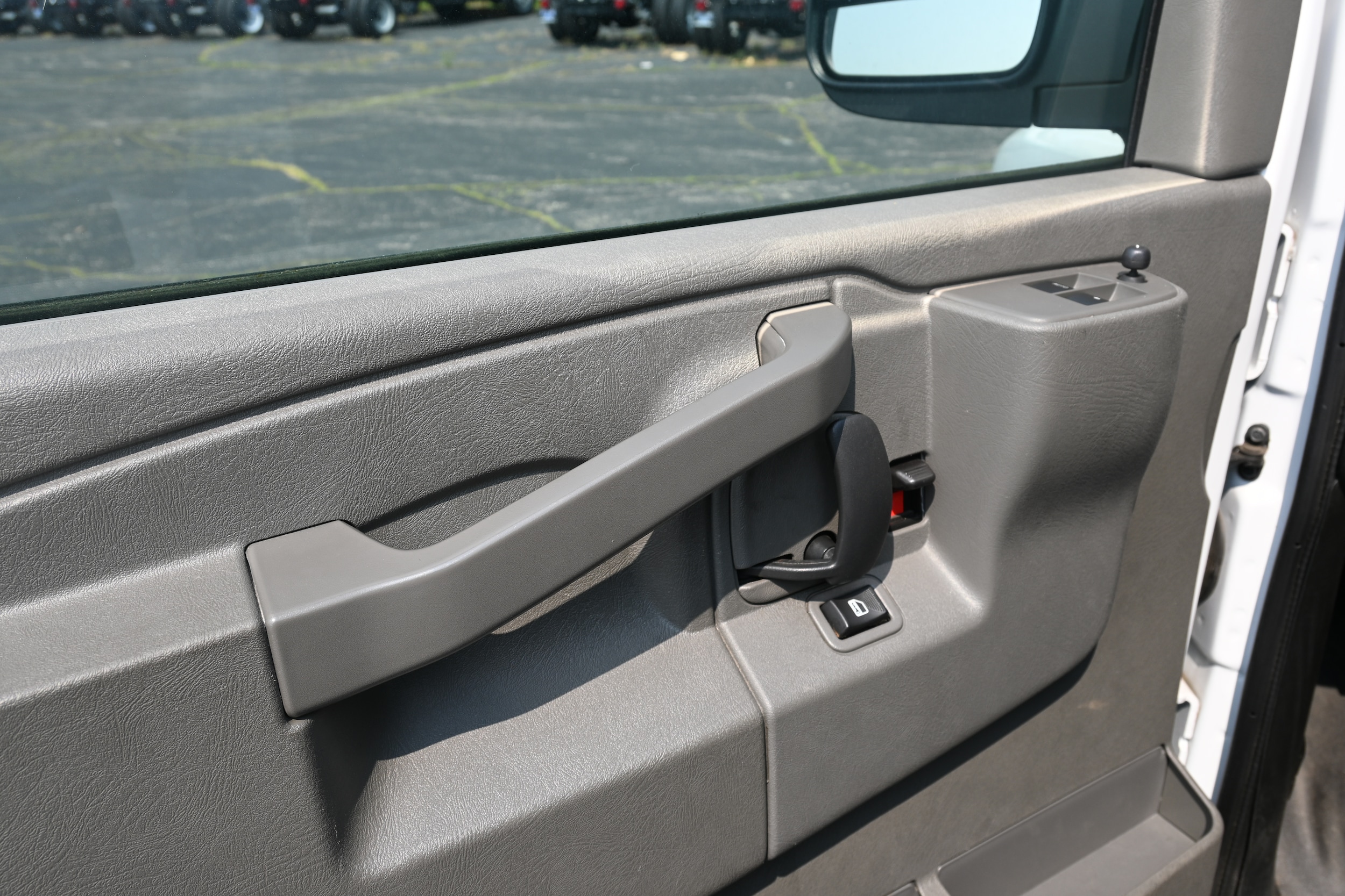 2023 Chevrolet Express Cargo Work Van - Photo 8