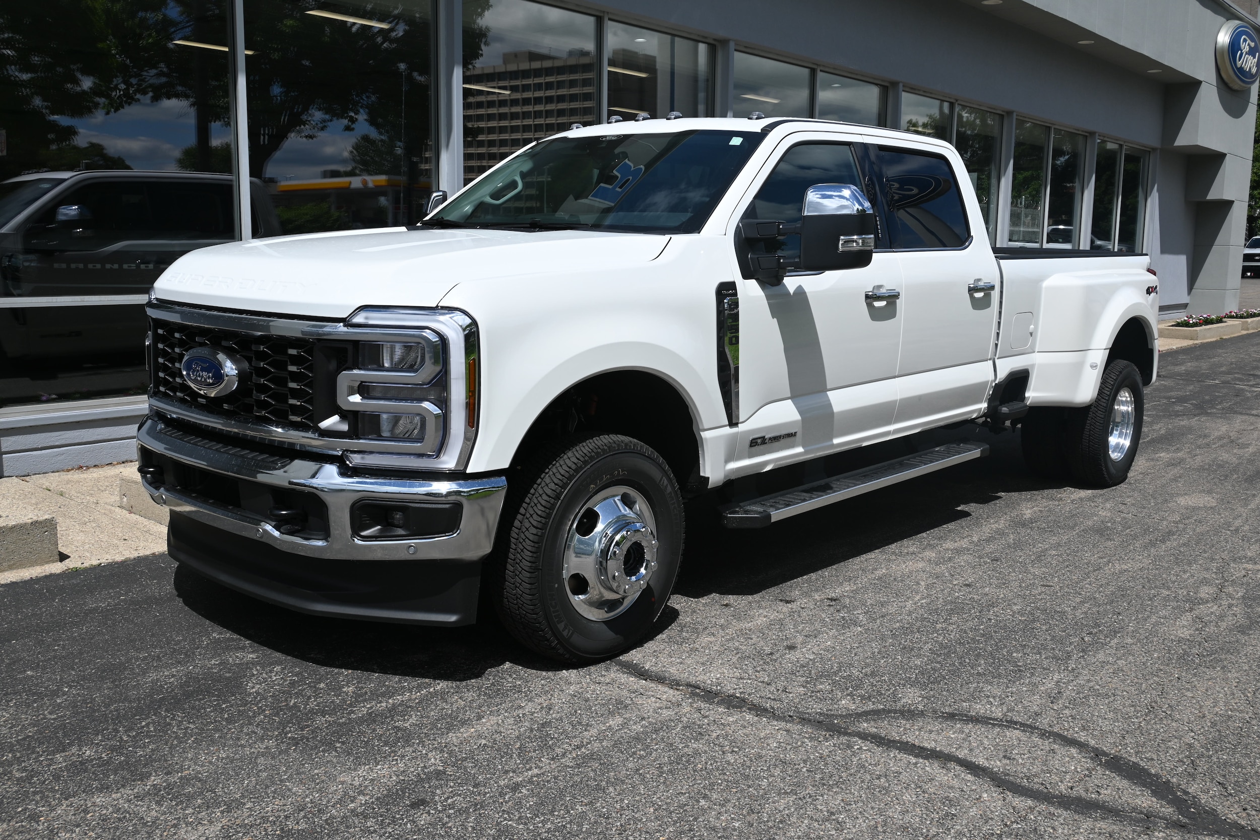 2026 Ford F-350 Lariat 4x4 Crew Cab 8' Box DRW's photo