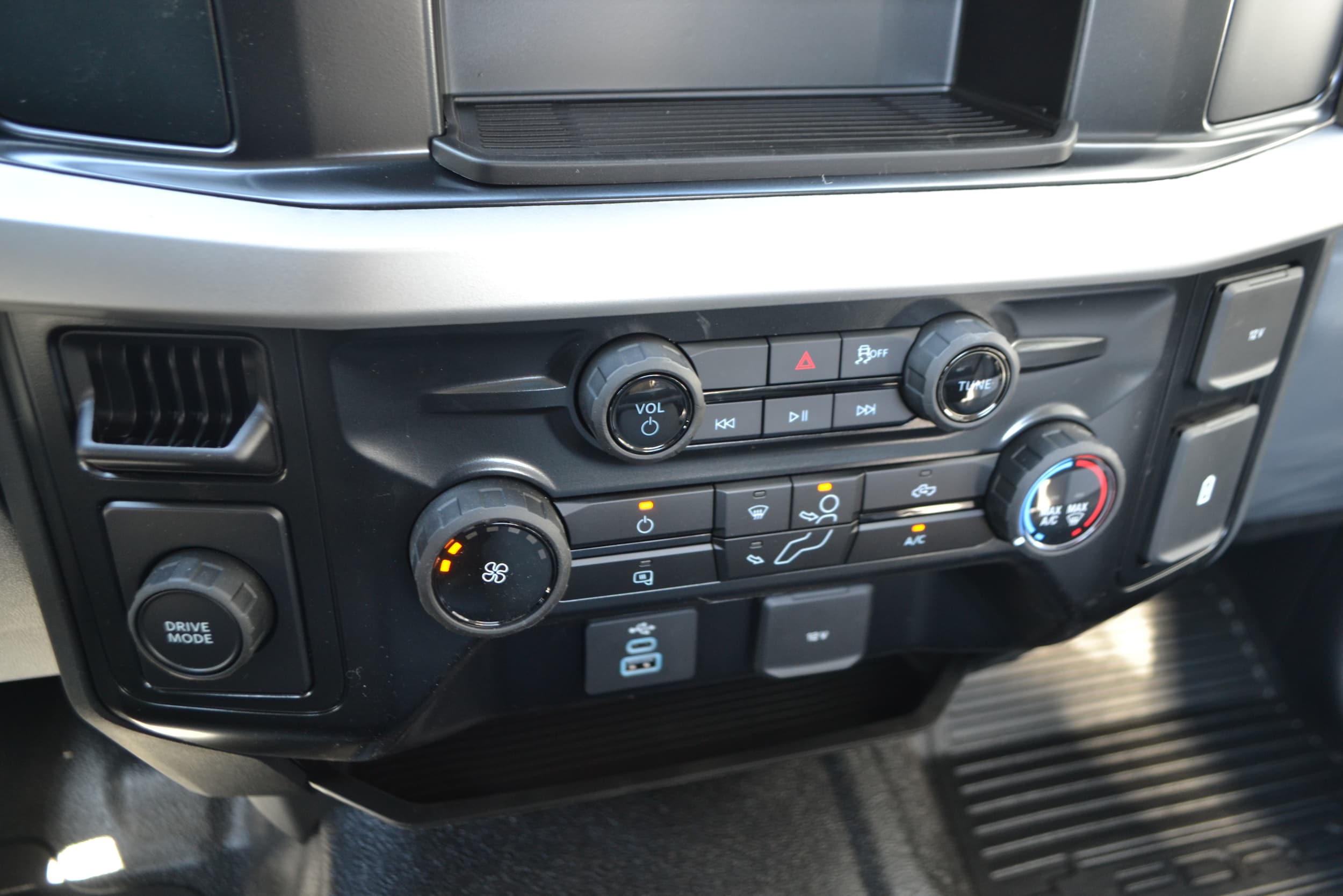 2025 Ford F-600 Super Duty Chassis Cab XL - Photo 10
