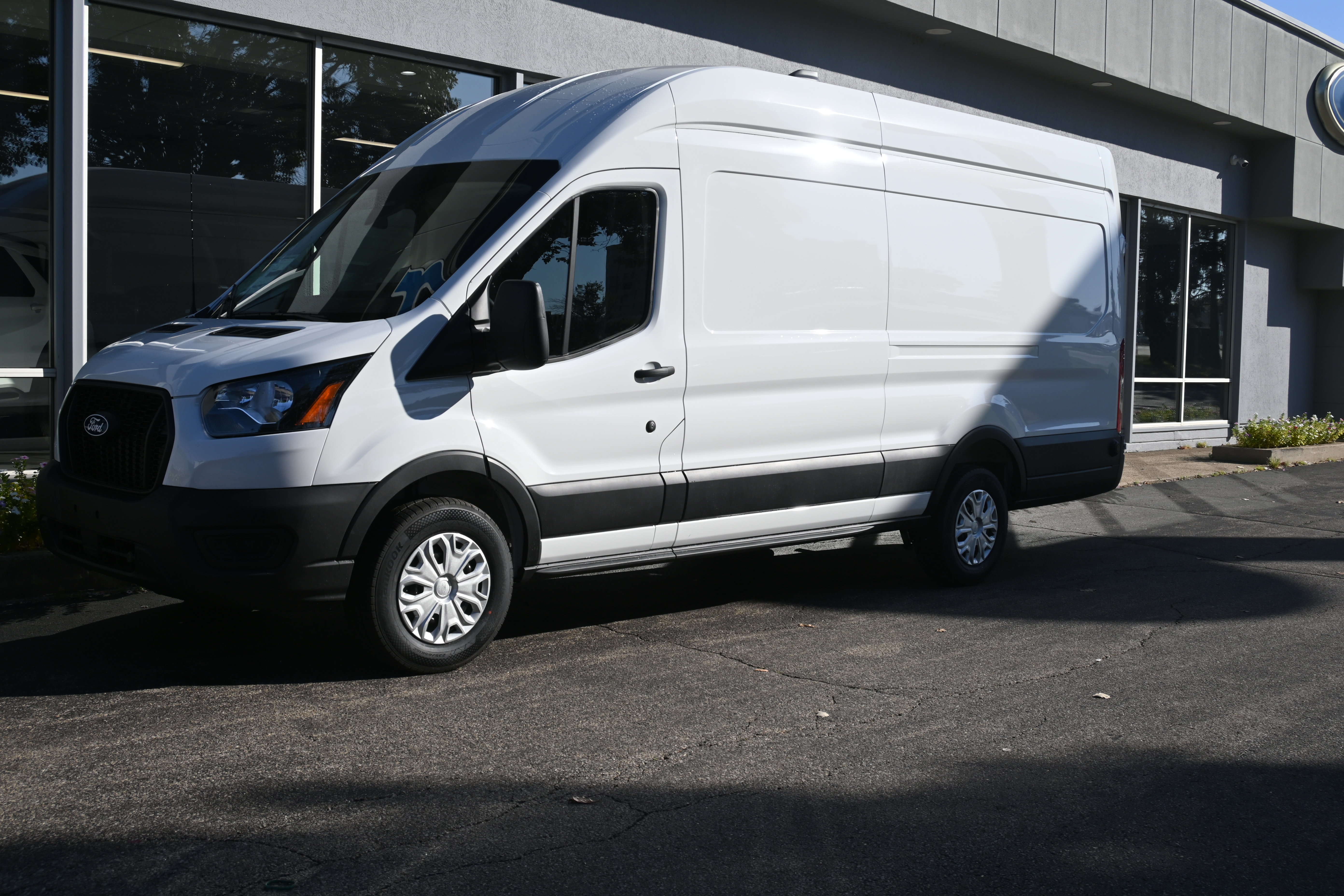  Ford Transit-350 Cargo