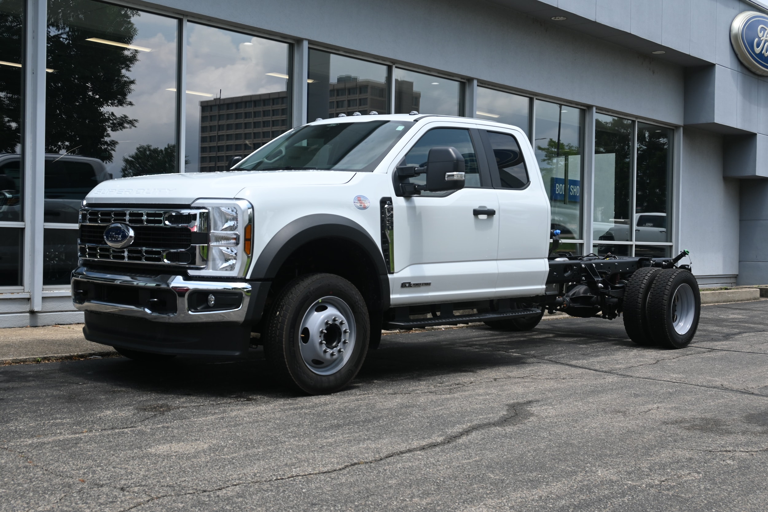 2025 Ford F-450 Super Duty Chassis Cab XL's photo