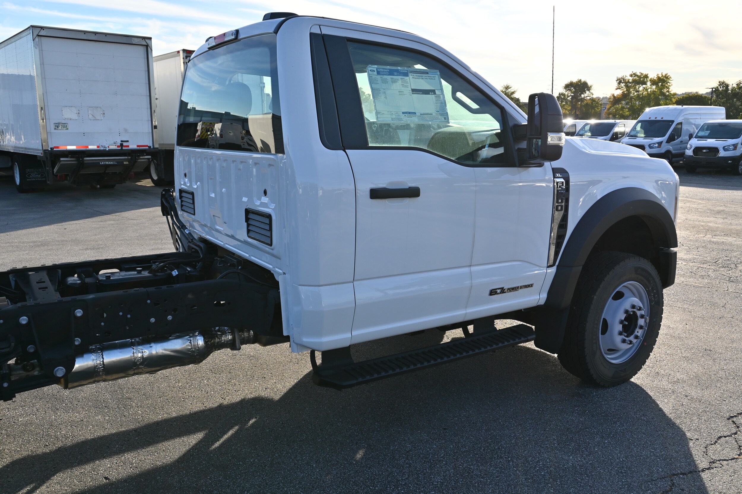 2025 Ford F-600 photo 4