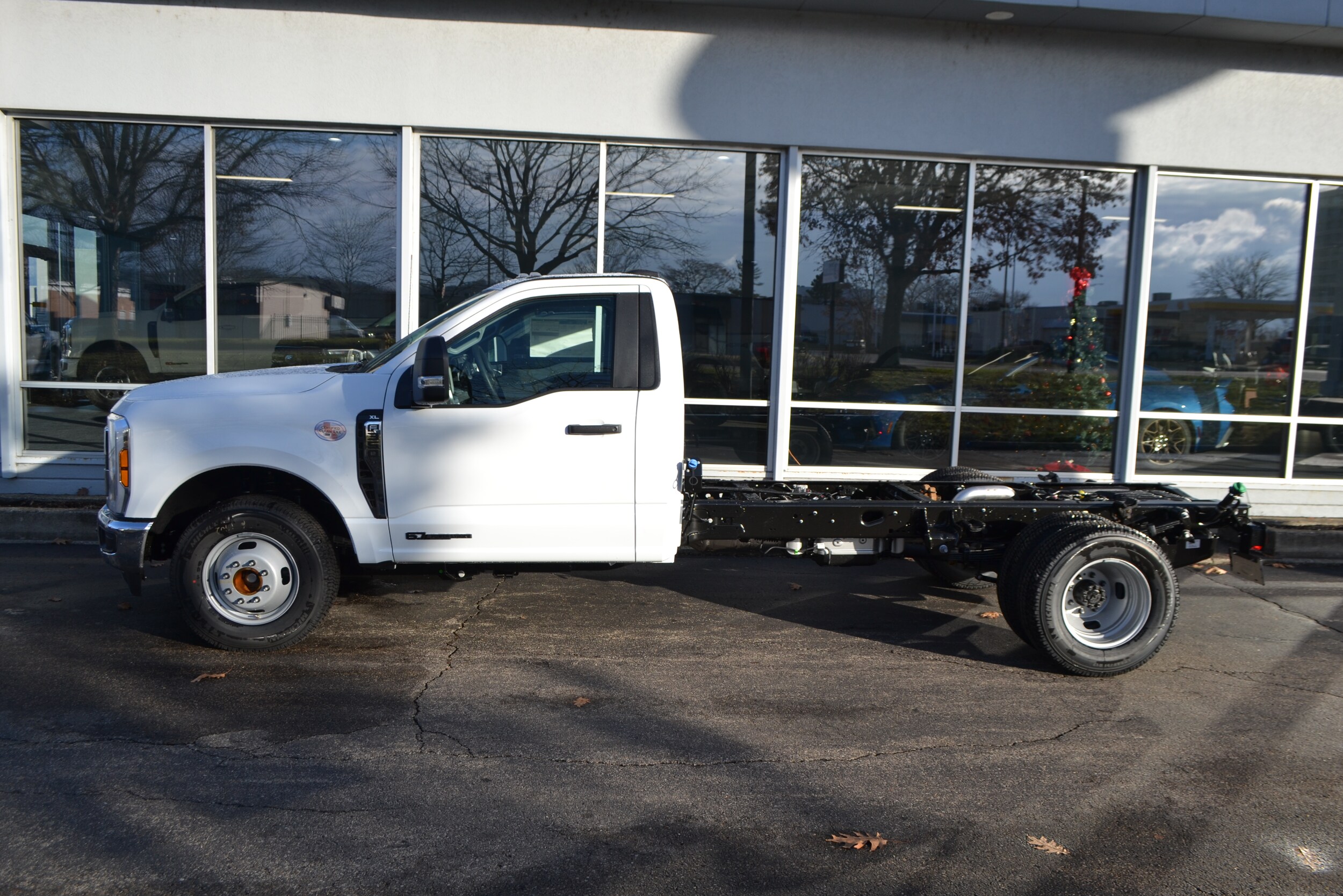 2025 Ford F-350 XL photo 2