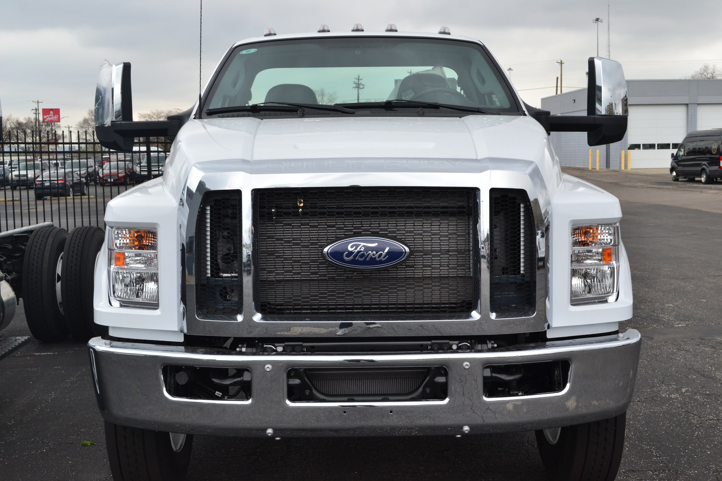 2025 Ford F-750 SuperCab photo 2