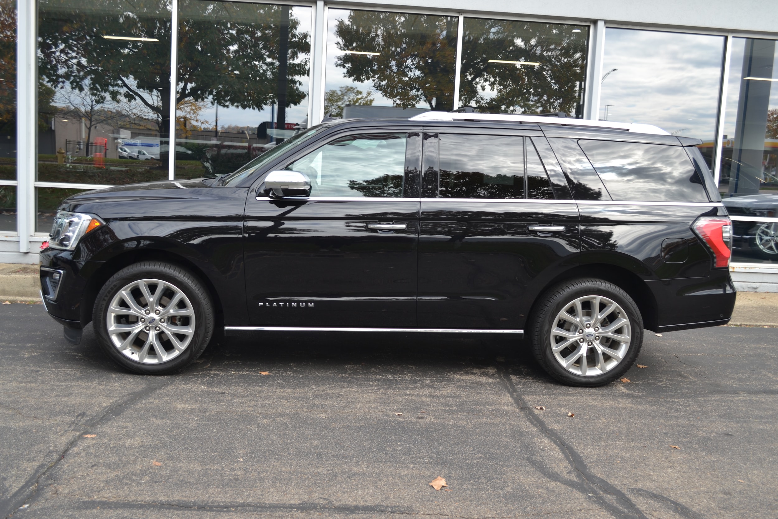 Used 2019 Ford Expedition Platinum with VIN 1FMJU1MT4KEA75935 for sale in Cincinnati, OH