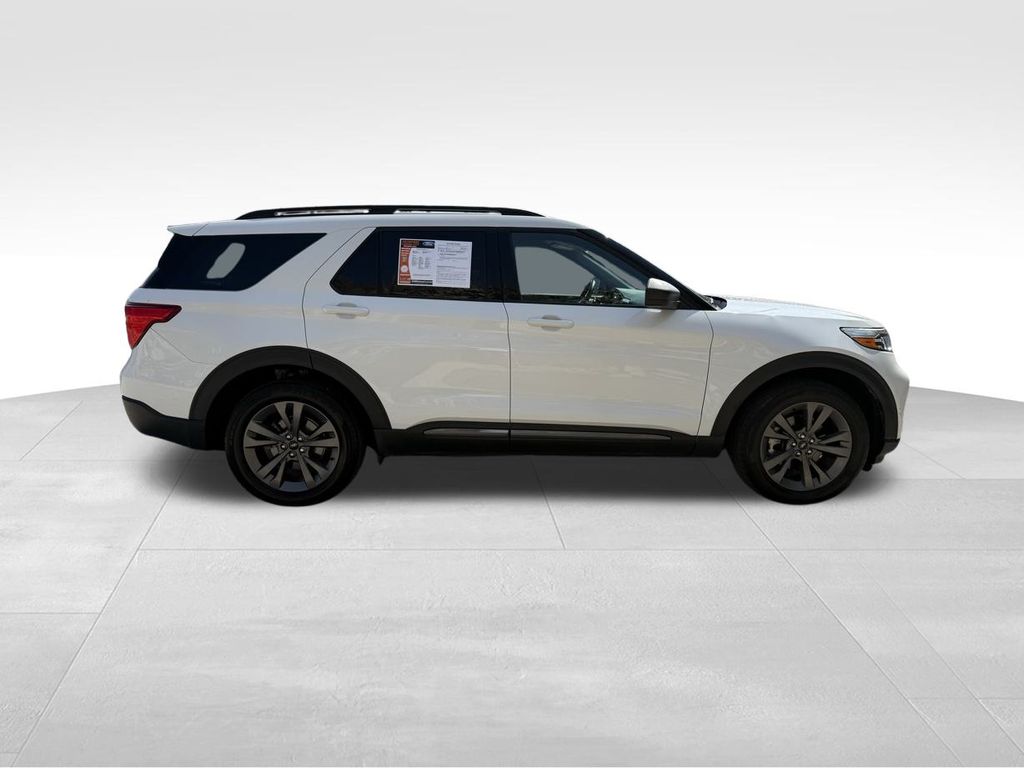 2021 Ford Explorer XLT photo 4