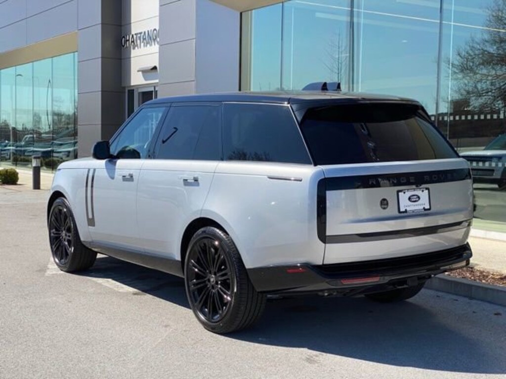 New 2025 Land Rover Range Rover SE P530 SE SWB