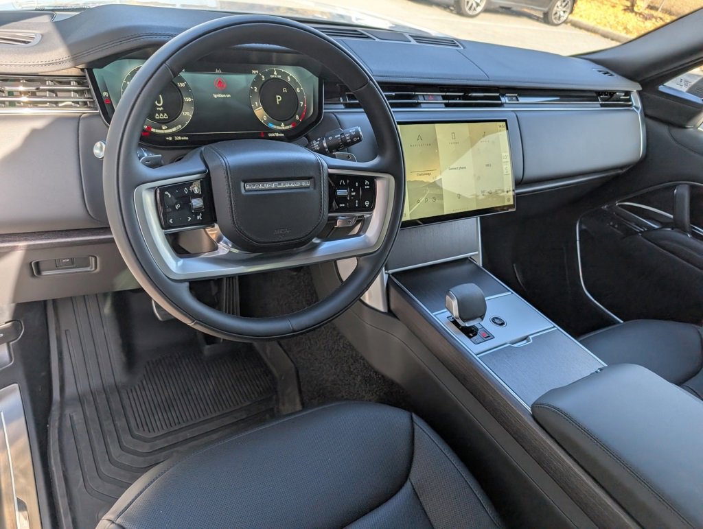 2025 Land Rover Range Rover SE photo 4