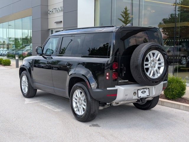 2025 Land Rover Defender 110 S photo 3