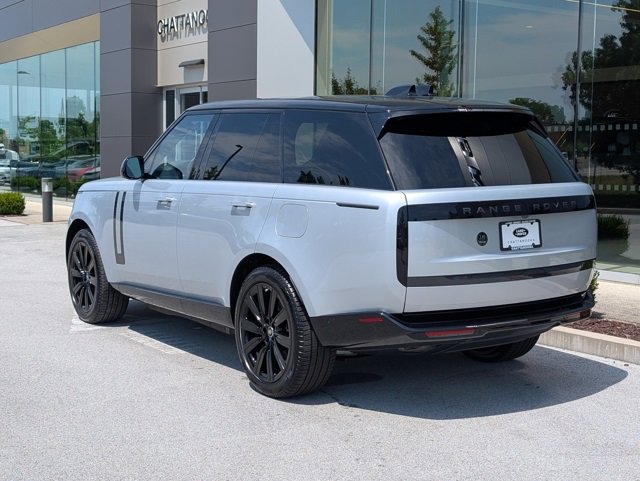 2025 Land Rover Range Rover SE photo 2