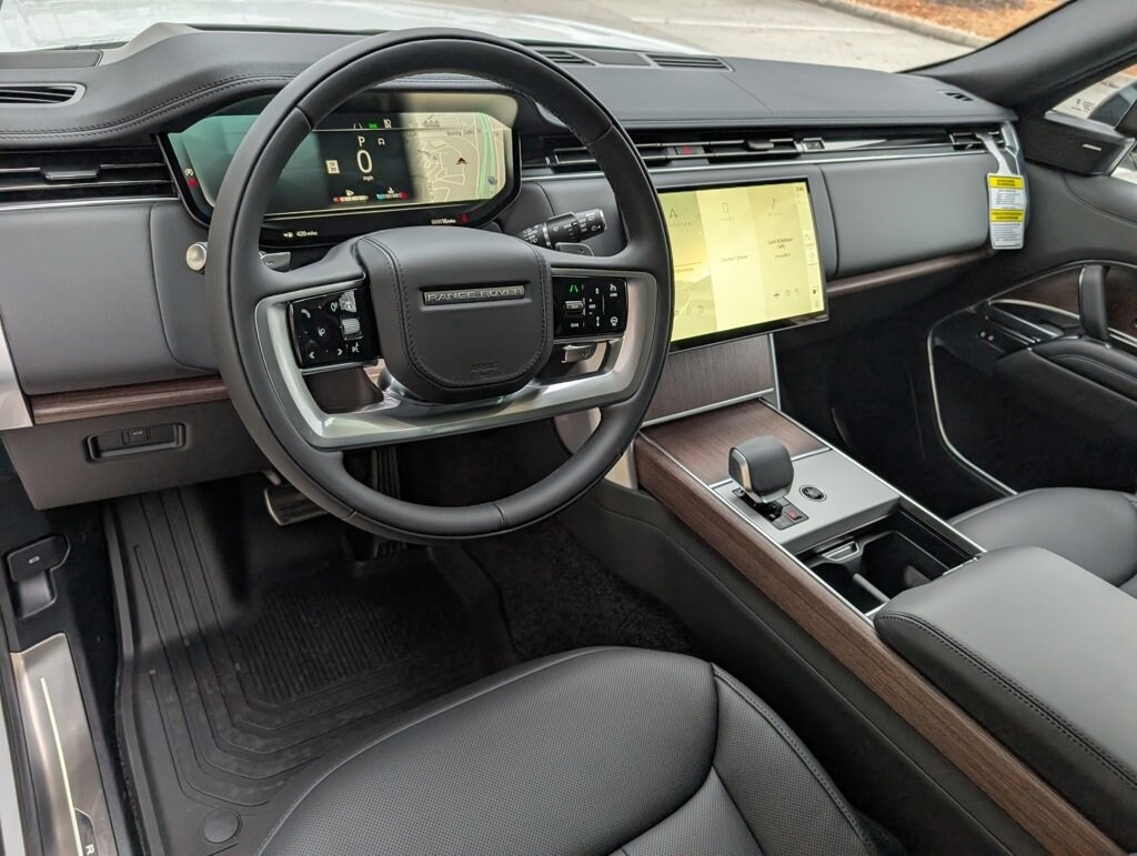 New 2026 Land Rover Range Rover SE P400 SE SWB