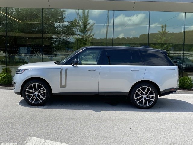 2025 Land Rover Range Rover SE photo 2