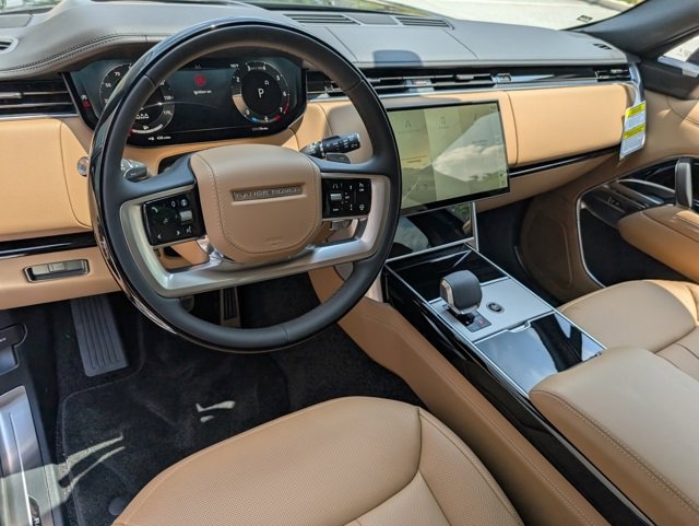 2025 Land Rover Range Rover SE photo 4